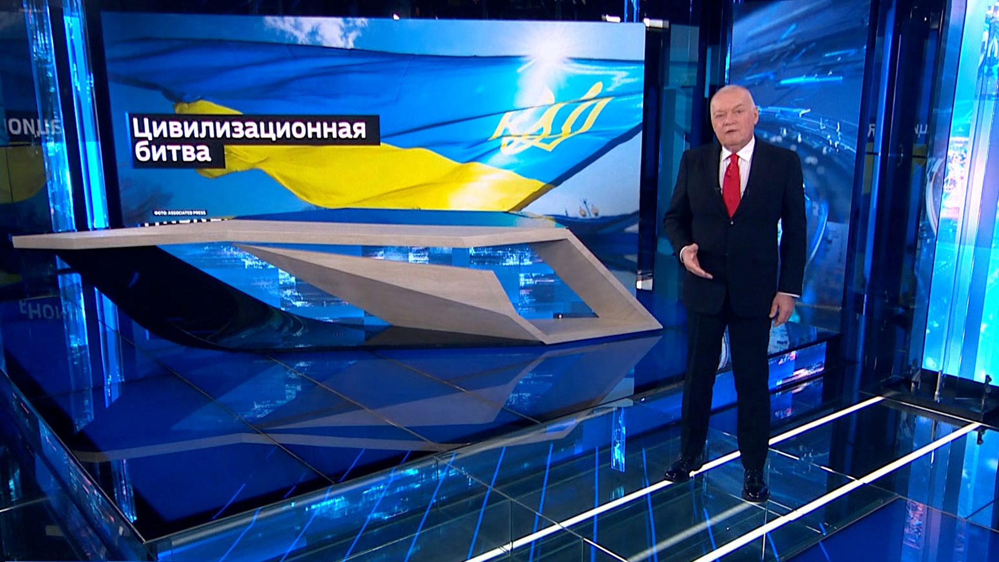 Цивилизационная битва: россияне защищают веру, культуру, страну