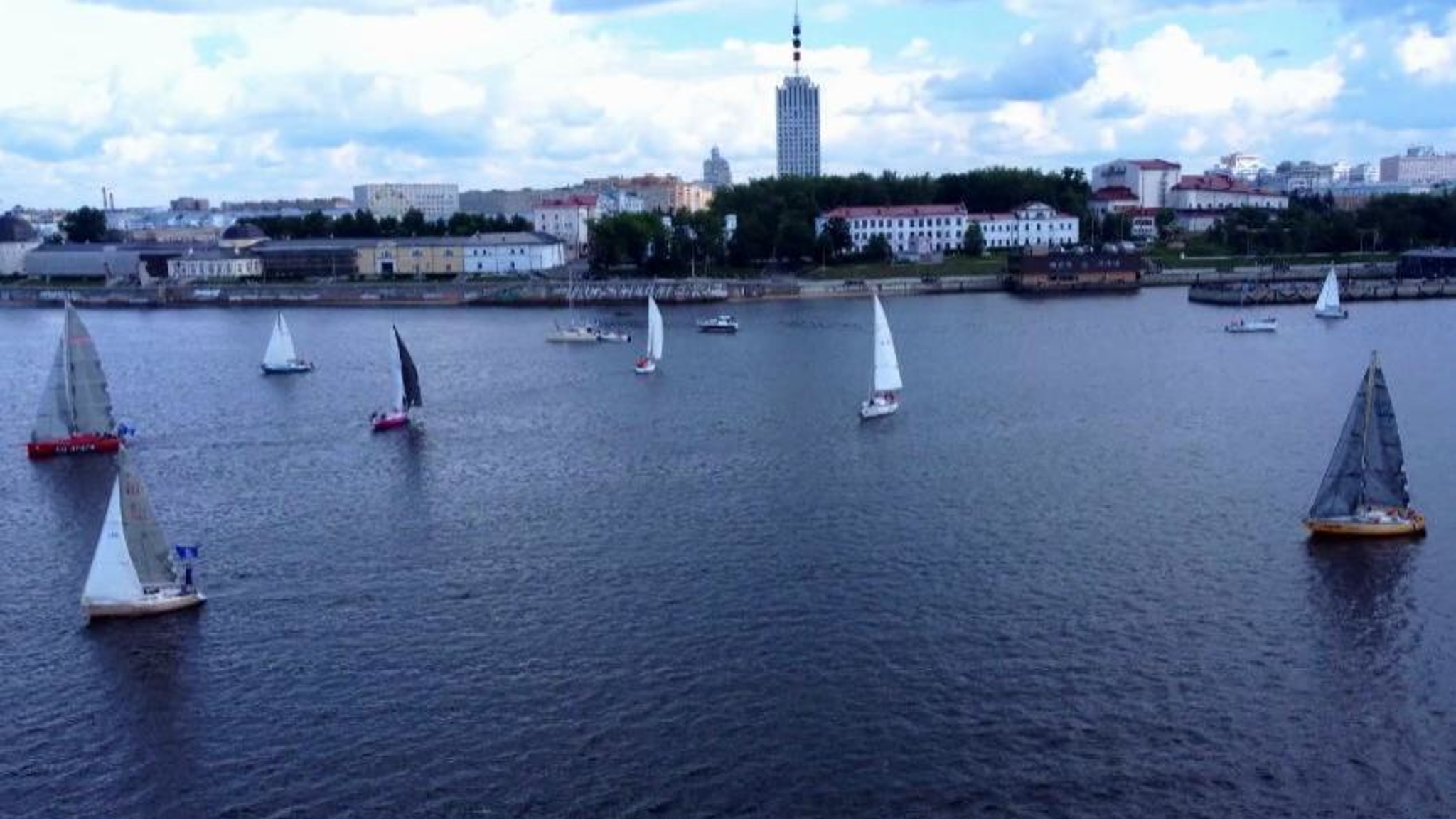 Из столицы Поморья стартовала Соловецкая парусная регата