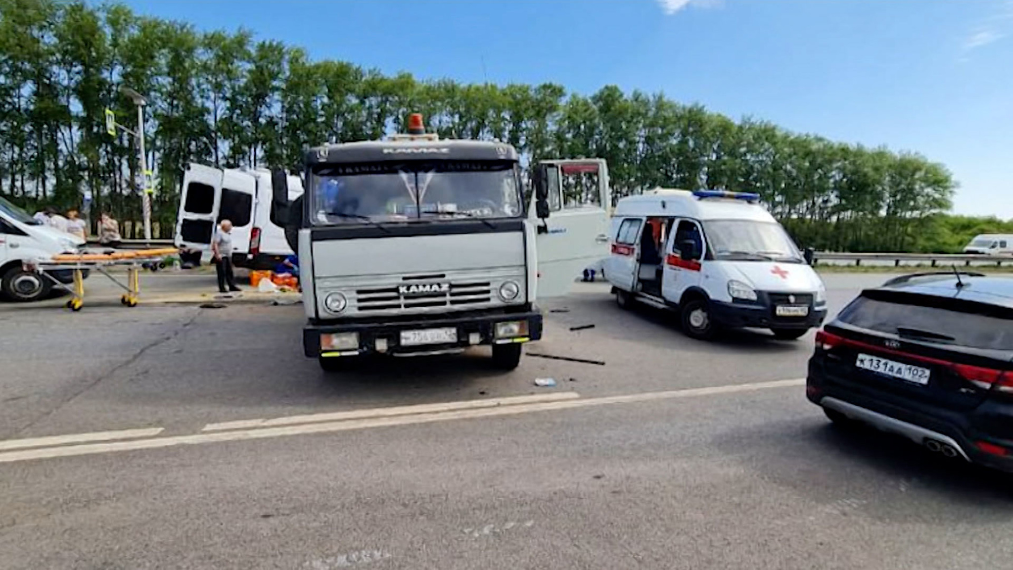 В Башкирии маршрутка влетела в грузовик