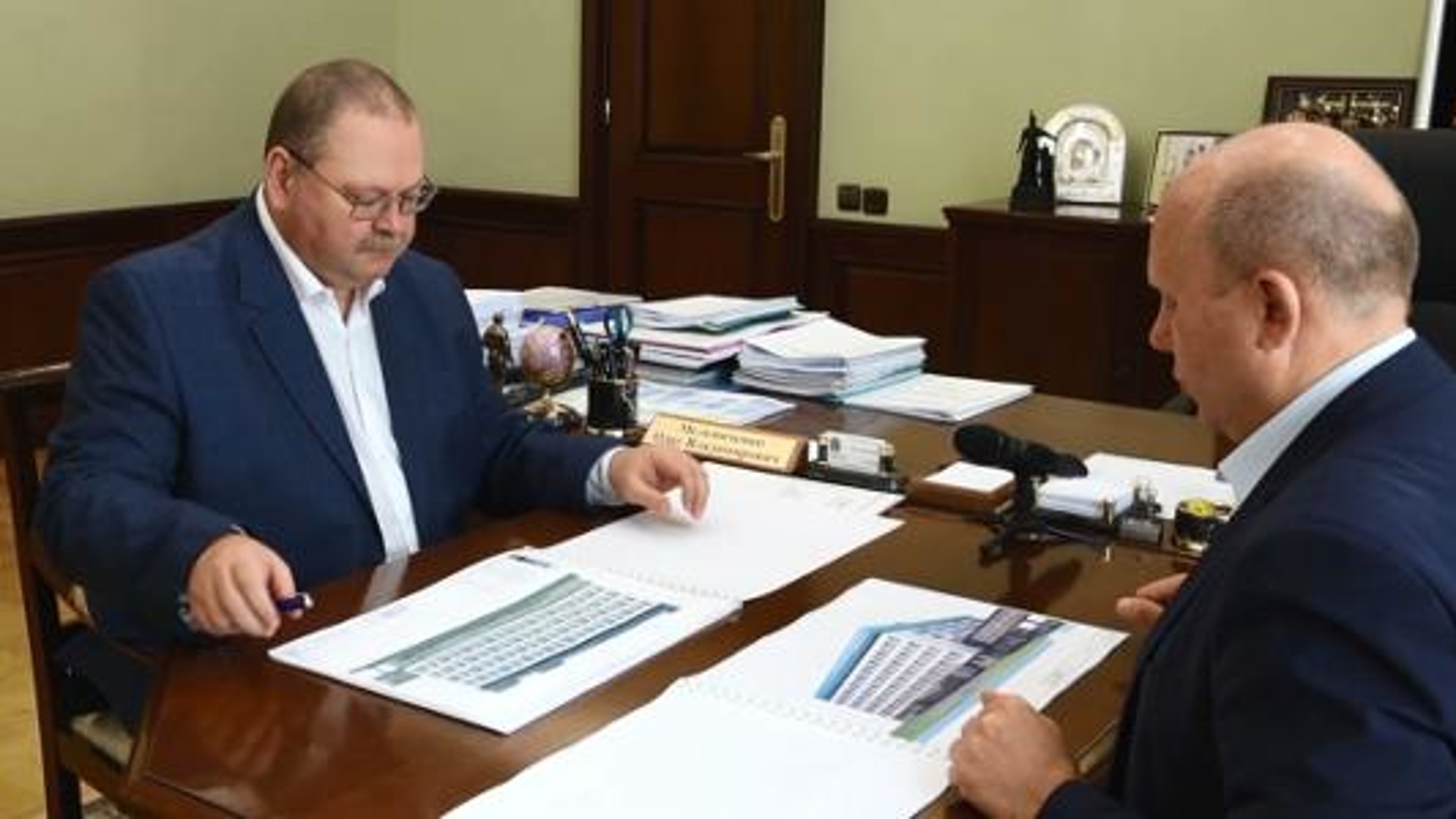Олег Мельниченко поручил жестко контролировать строительство корпуса онкодиспансера