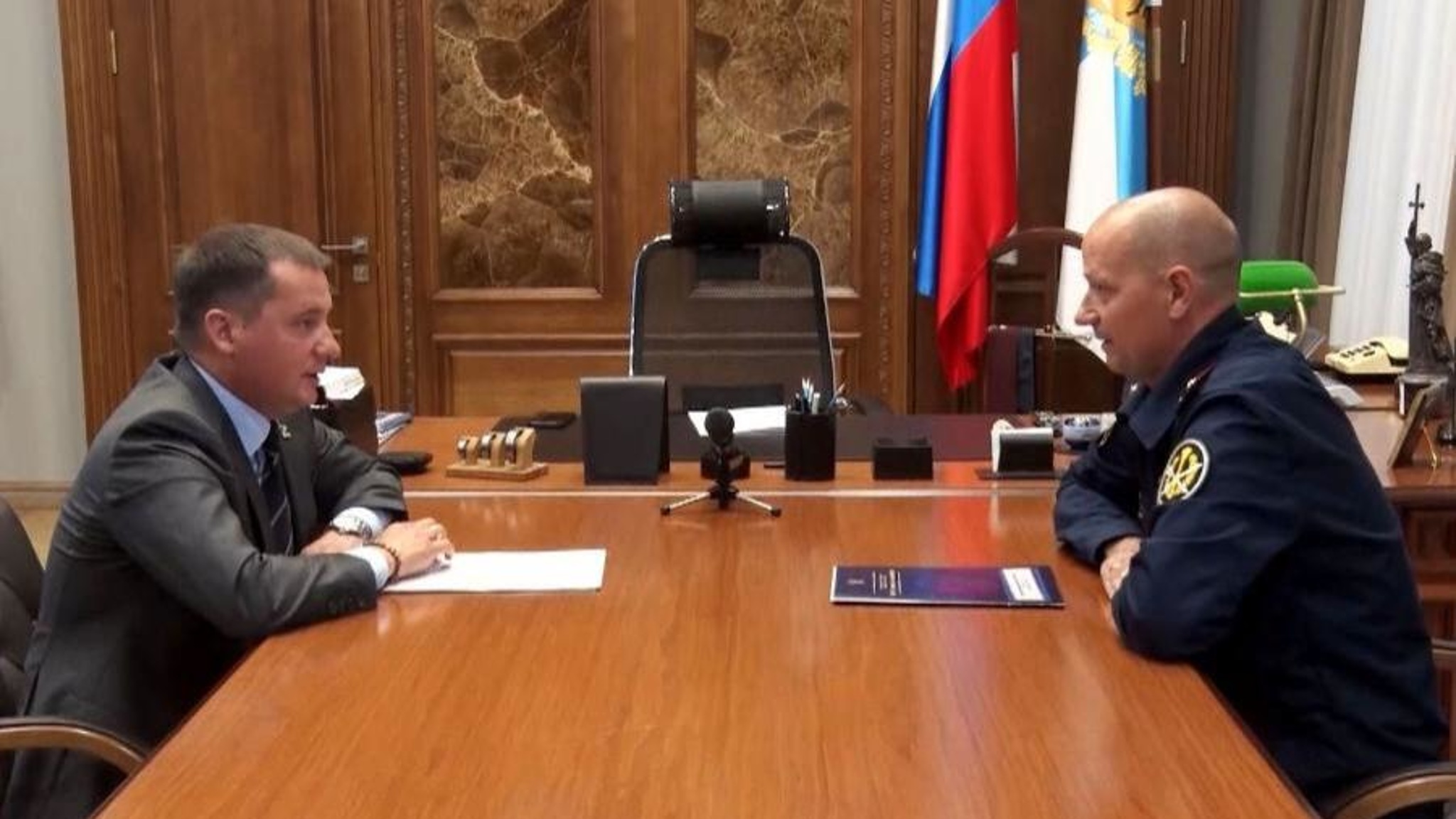 Губернатор Александр Цыбульский провел встречу с новым начальником регионального УФСИН Михаилом Девятовым