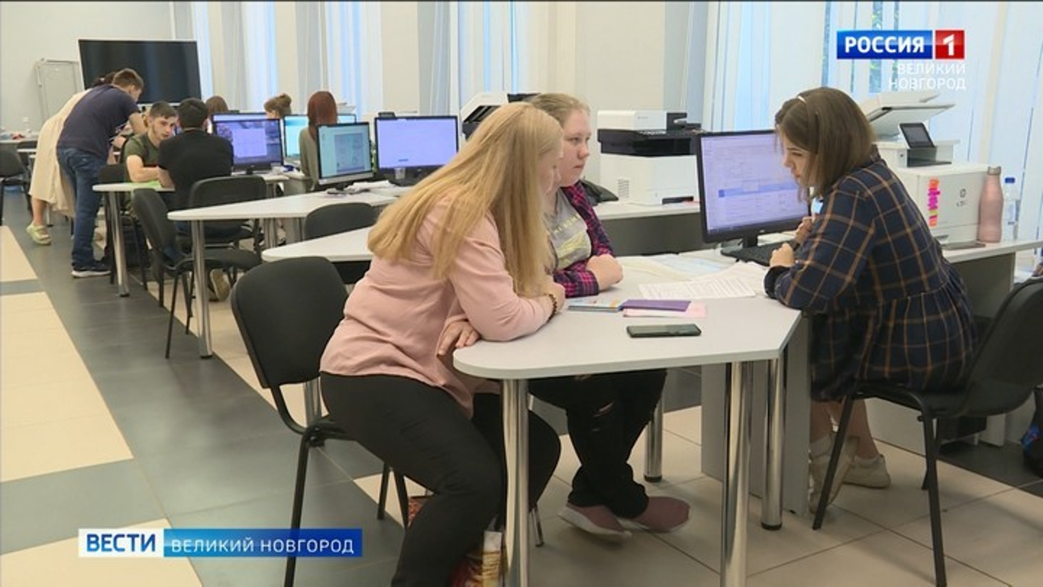 В Великом Новгороде продолжается прием документов на программы среднего профессионального образования в колледжи