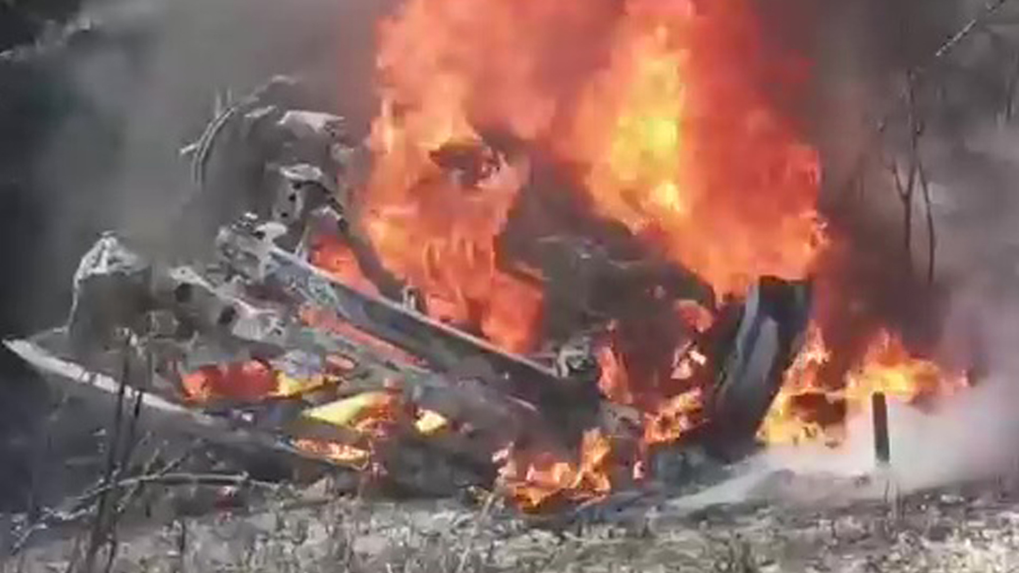 Автомобиль сгорел во время ДТП на трассе в Челябинской области