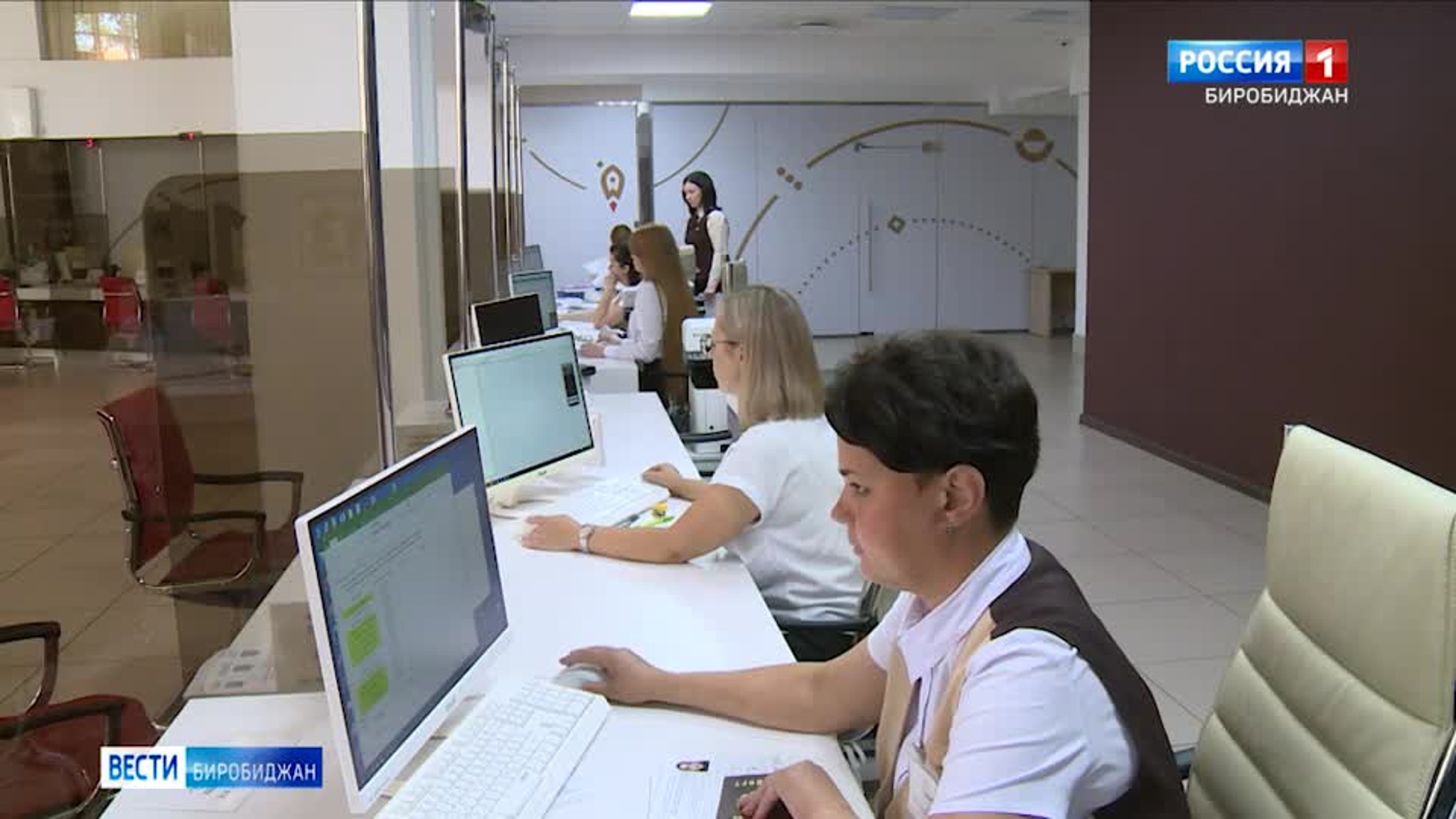 День рождения МФЦ: в ЕАО это праздник для сотен специалистов