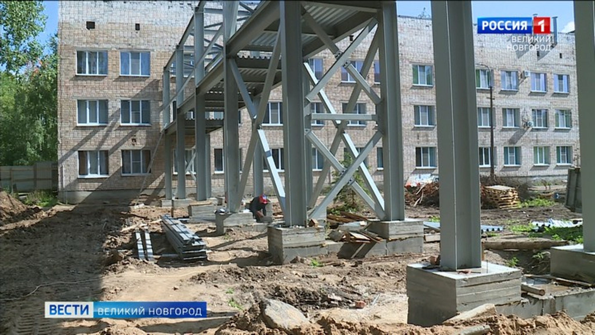 В Великом Новгороде продолжается реконструкция родильного дома на улице Державина
