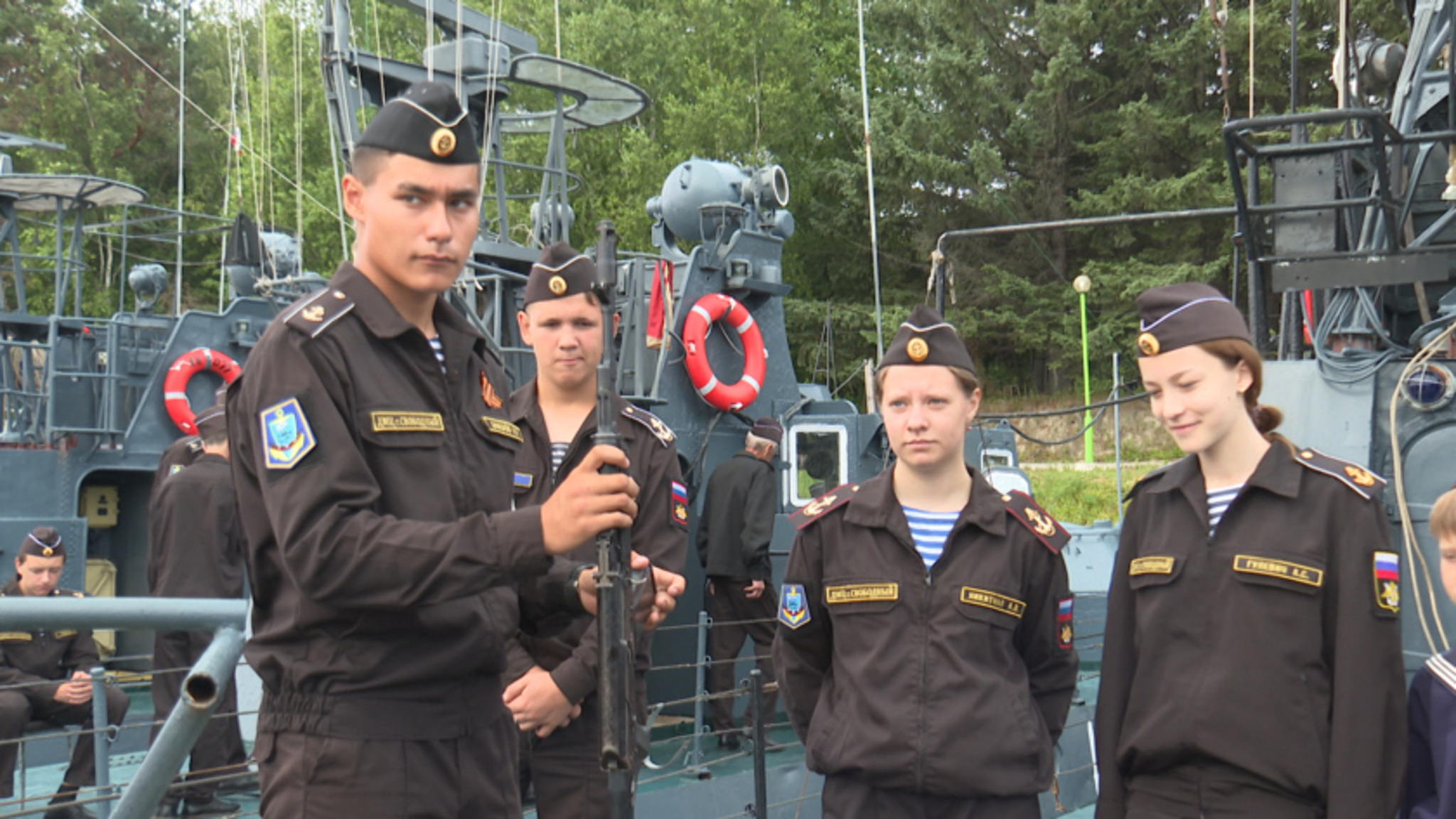 Юные моряки проходят летнюю плавательную практику в Свободном
