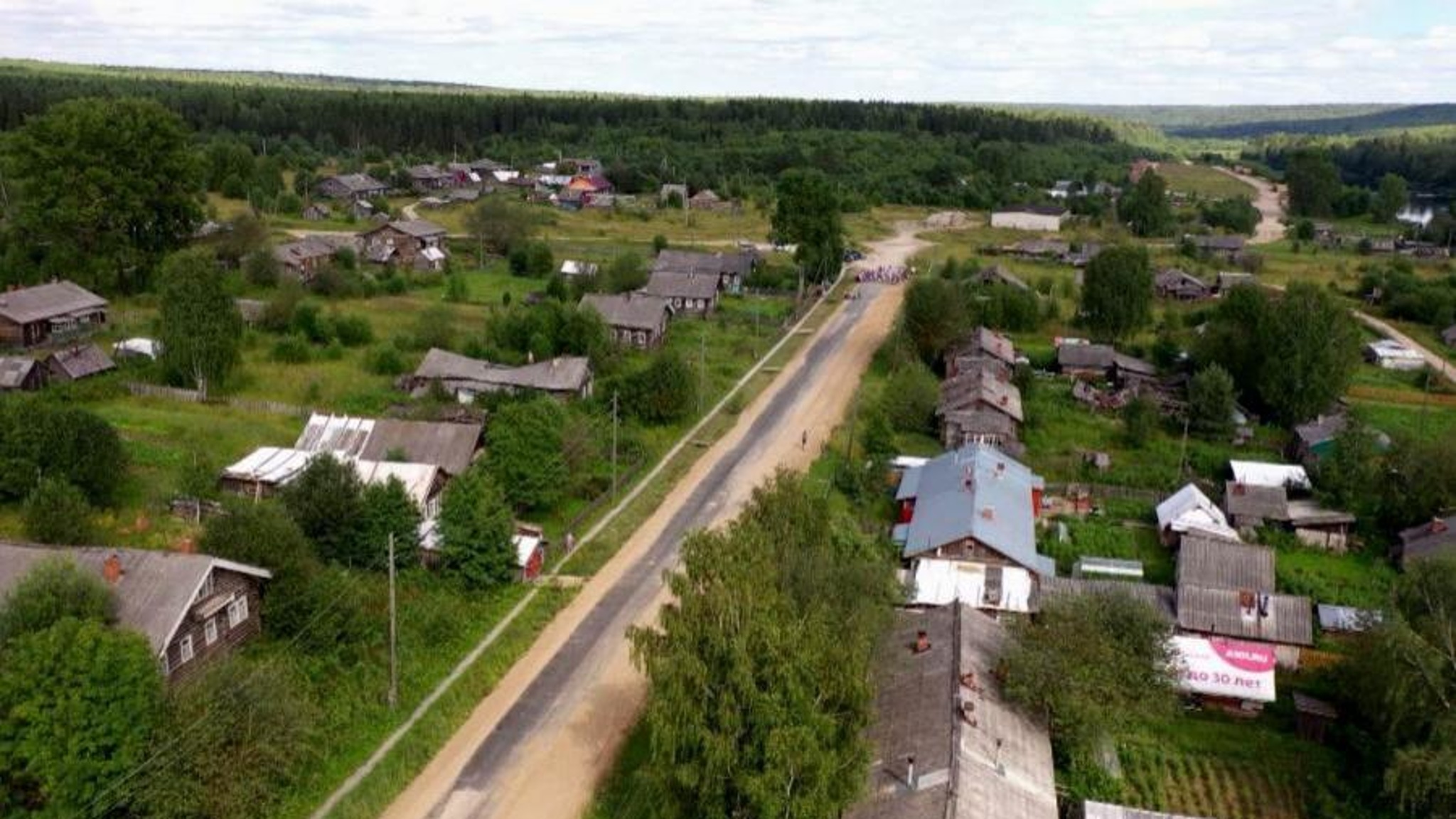 В Устьянском поселке Студенец уложили новый асфальт