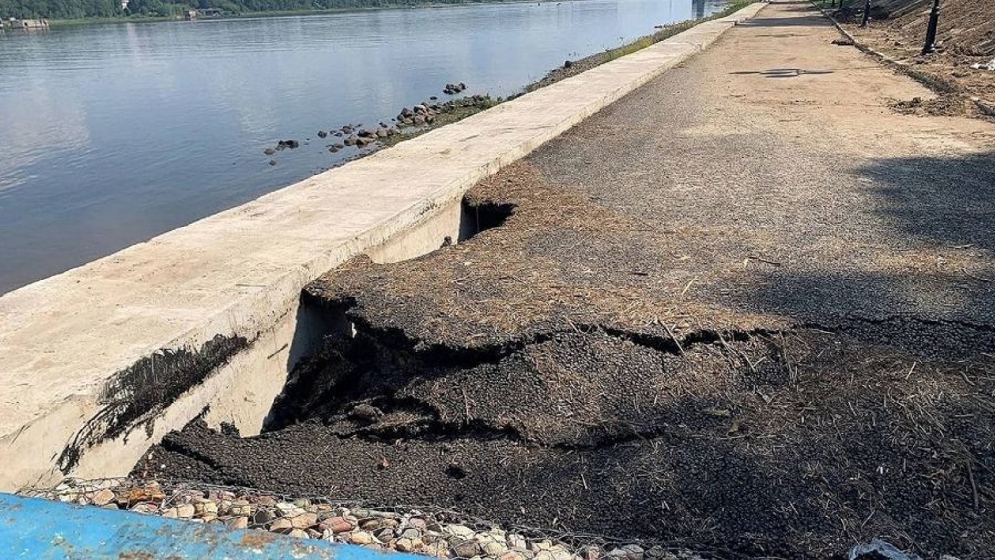 В Рыбинске размыло отремонтированный участок на Стрелке