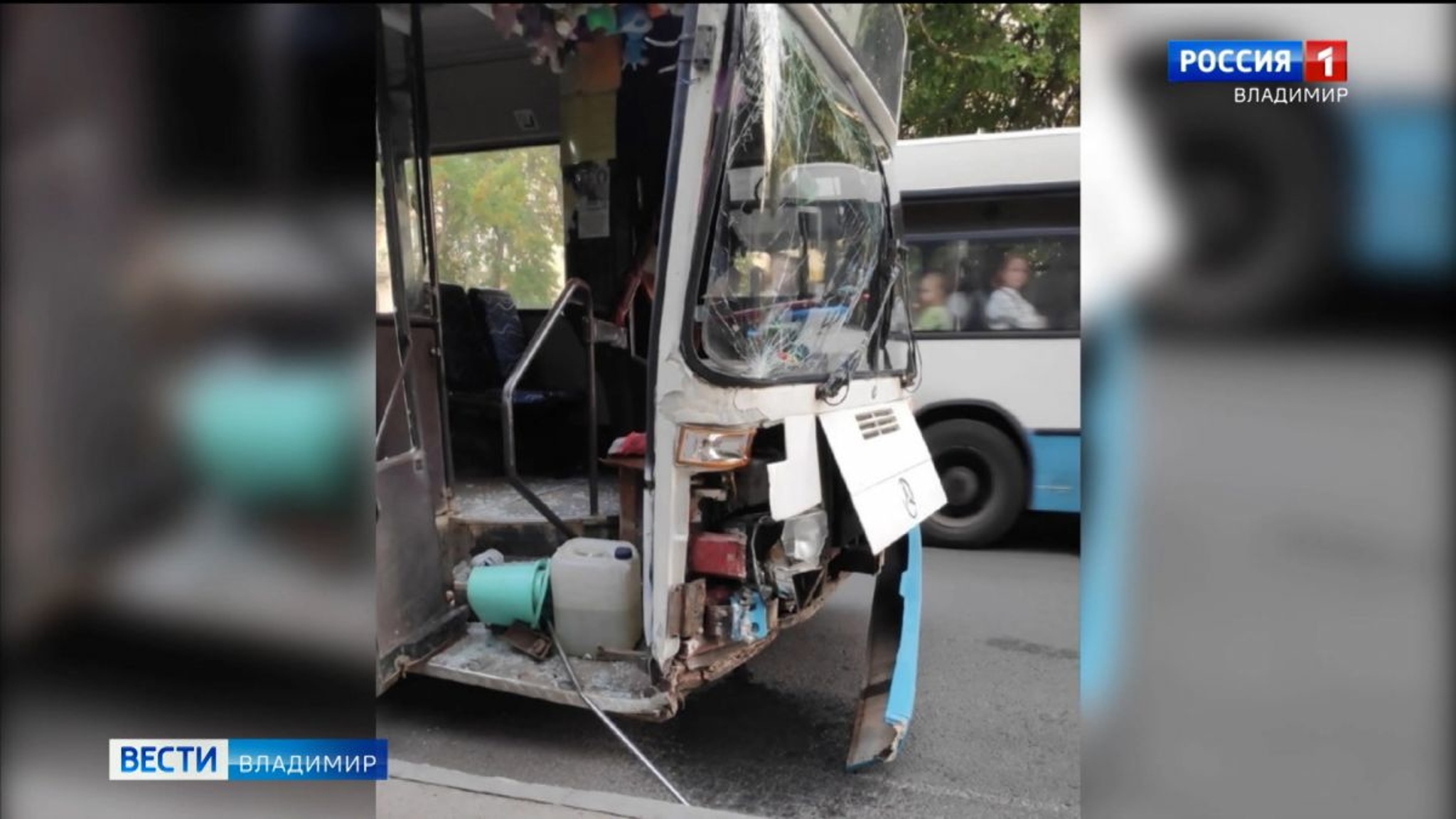 Во Владимире автобус вылетел с проезжей части, есть пострадавшие