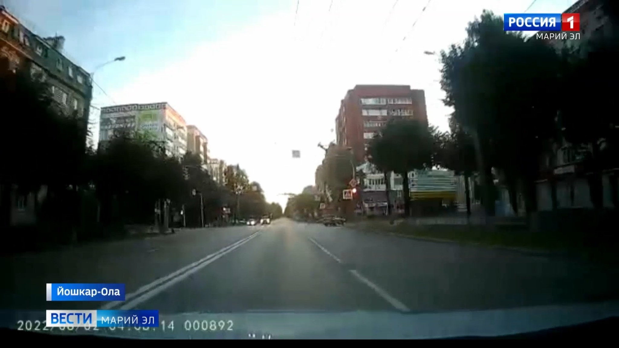 В Йошкар-Оле пьяный лихач пытался скрыться от погони по тротуару