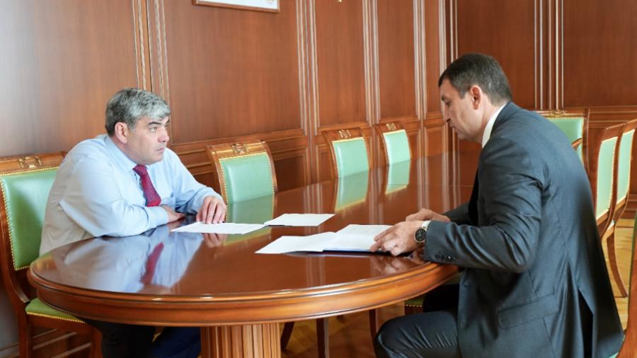 Казбек Коков провел рабочую встречу с руководителем Управления Федерального казначейства по КБР Шумахо Утижевым