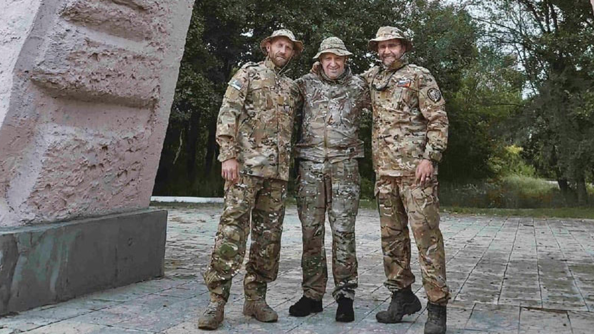 Сергей Шнуров и Евгений Пригожин посетили ЛНР