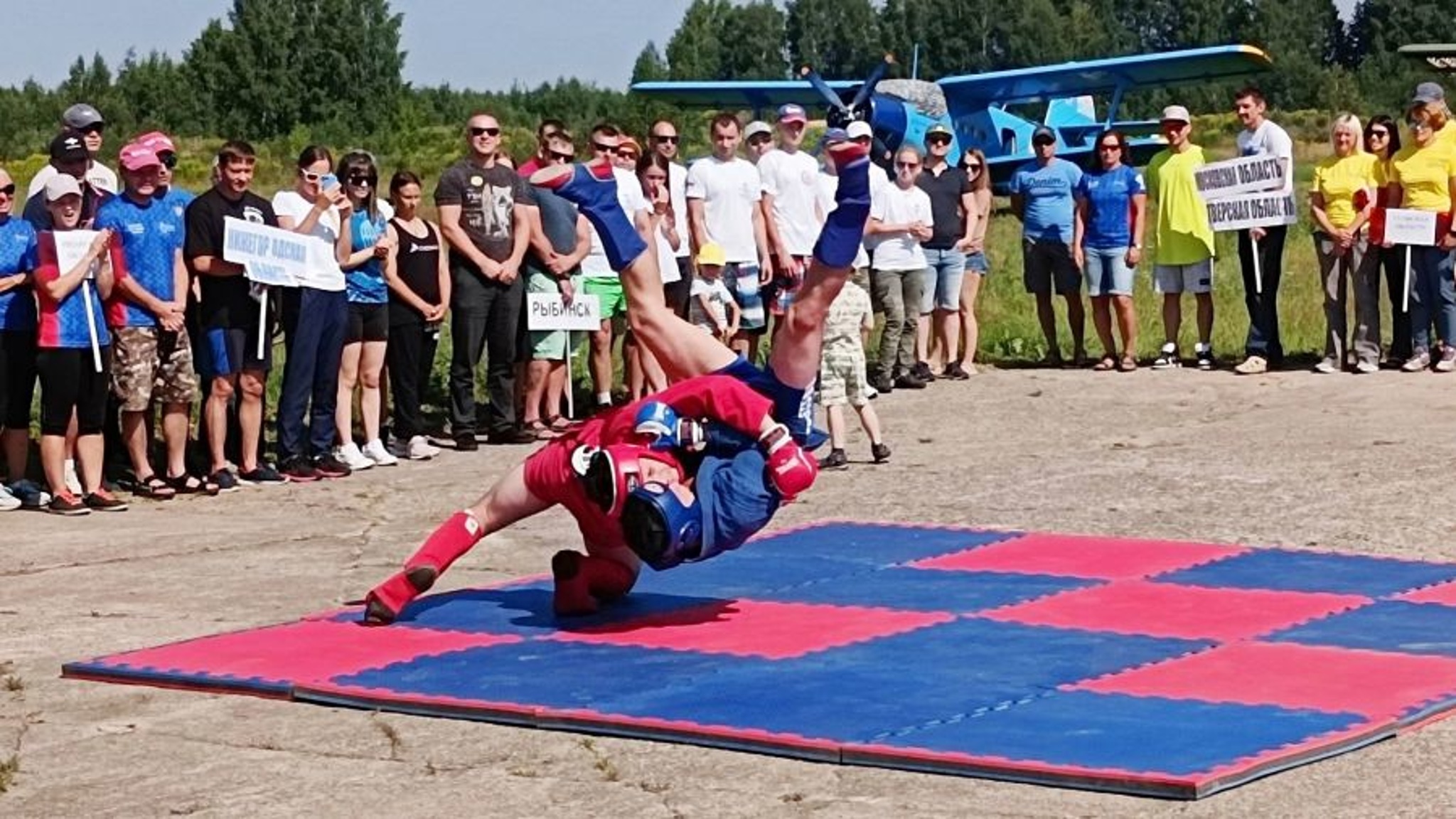 В Рыбинске проходят соревнования по парашютному спорту