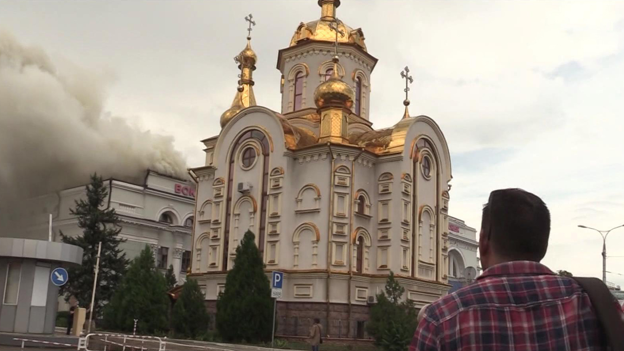 Жители Донецка прятались в подземном переходе во время обстрела вокзала