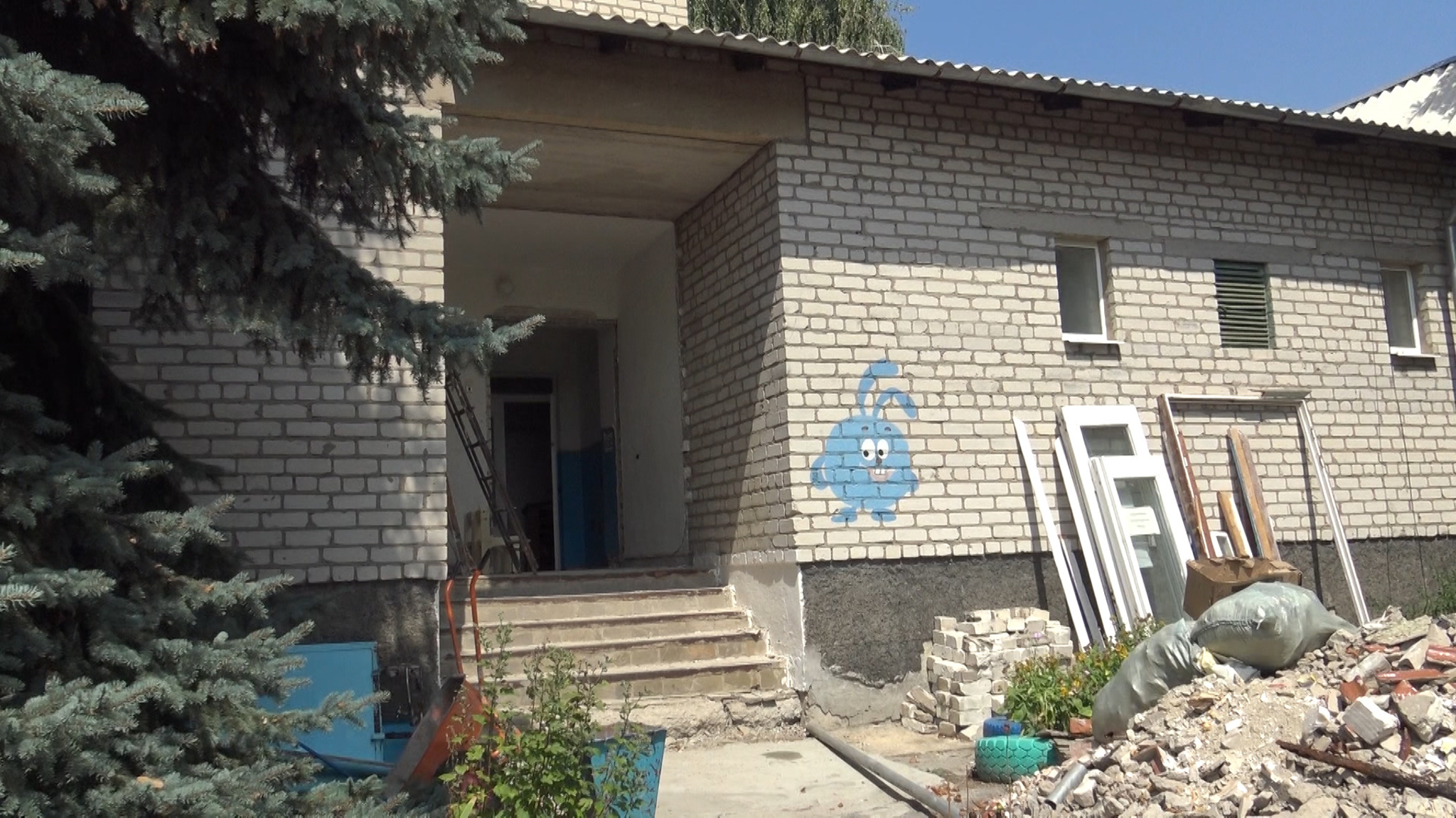 Специалисты из Волгоградской области восстанавливают учебные учреждения в ЛНР