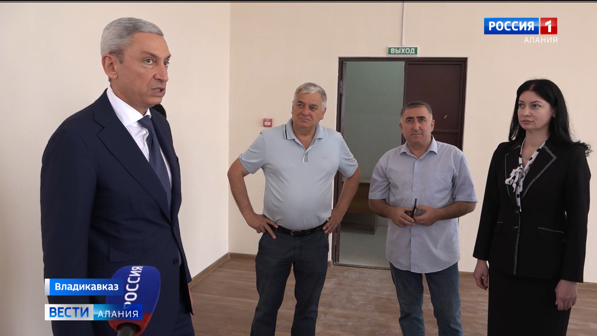 Борис Джанаев проинспектировал ремонт школ