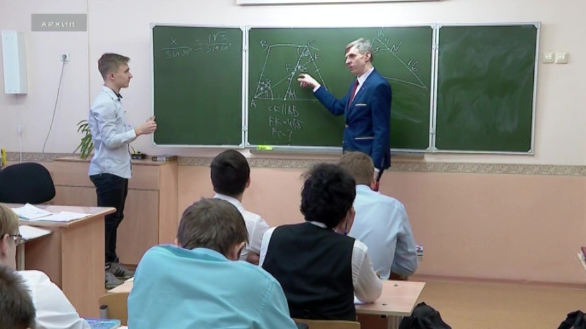 В Челябинской области ищут учителей, которые смогут вести уроки с экрана телевизора