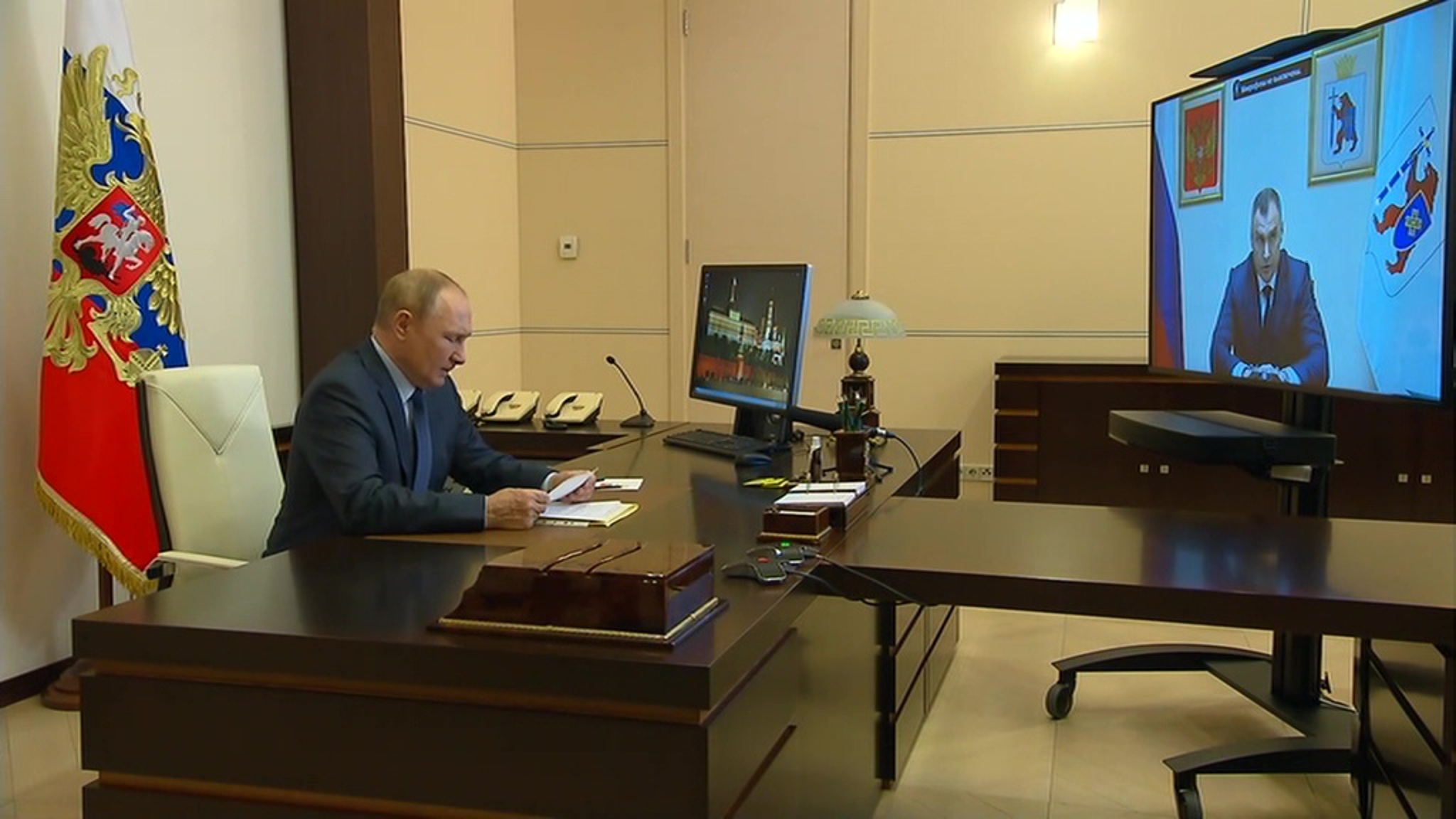 Путин попросил врио главы Марий Эл уделить внимание ЖКХ