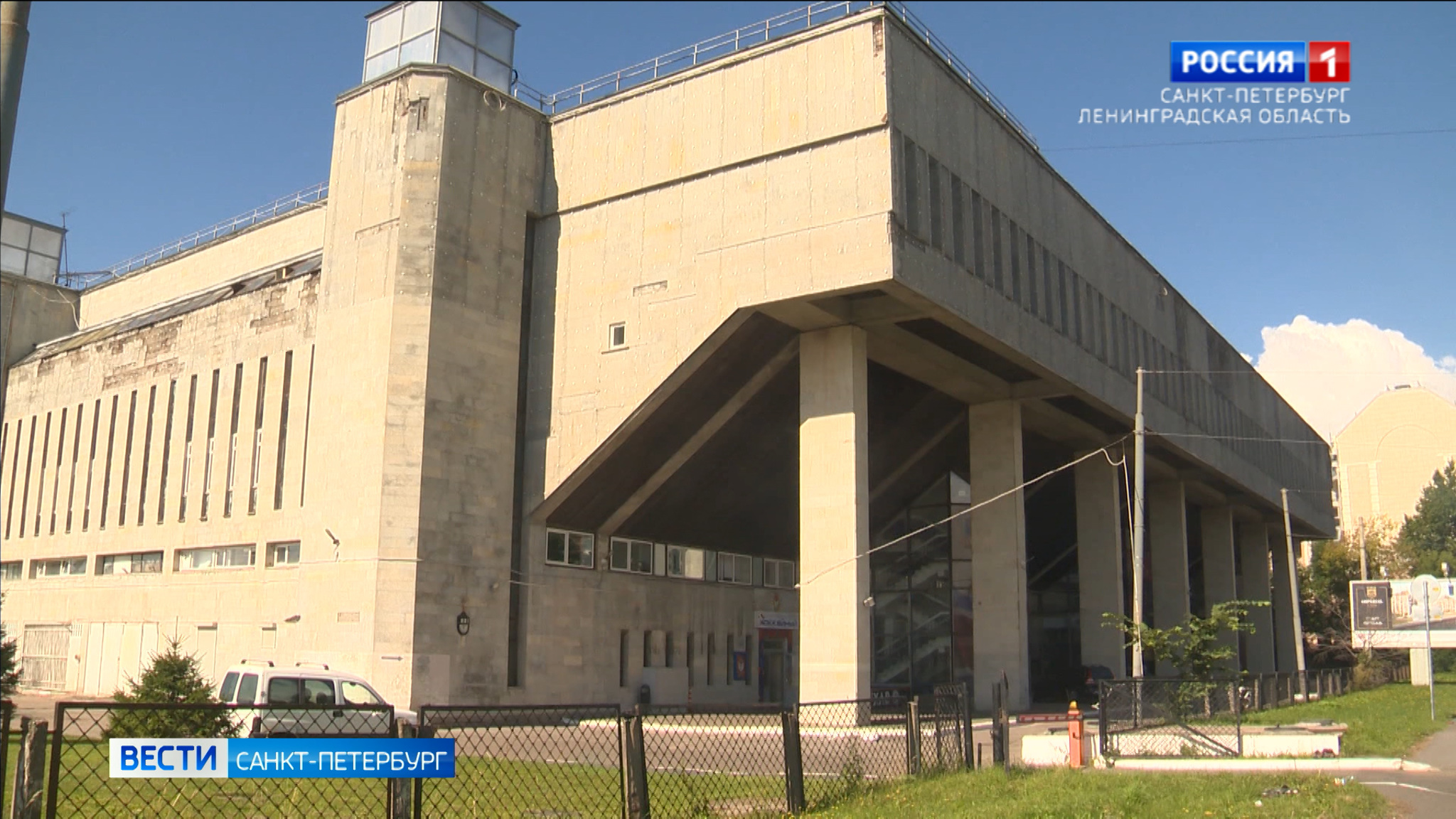 В хоккейном клубе СКА от удара шайбой погиб 14-летний подросток