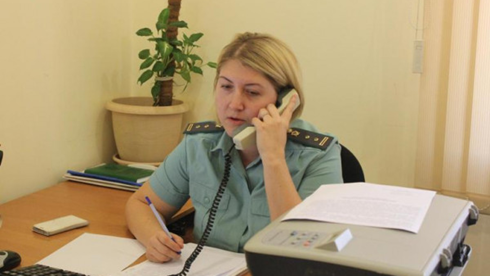 За размещенное на двери квартиры должницы письмо с угрозами кредитор заплатит штраф