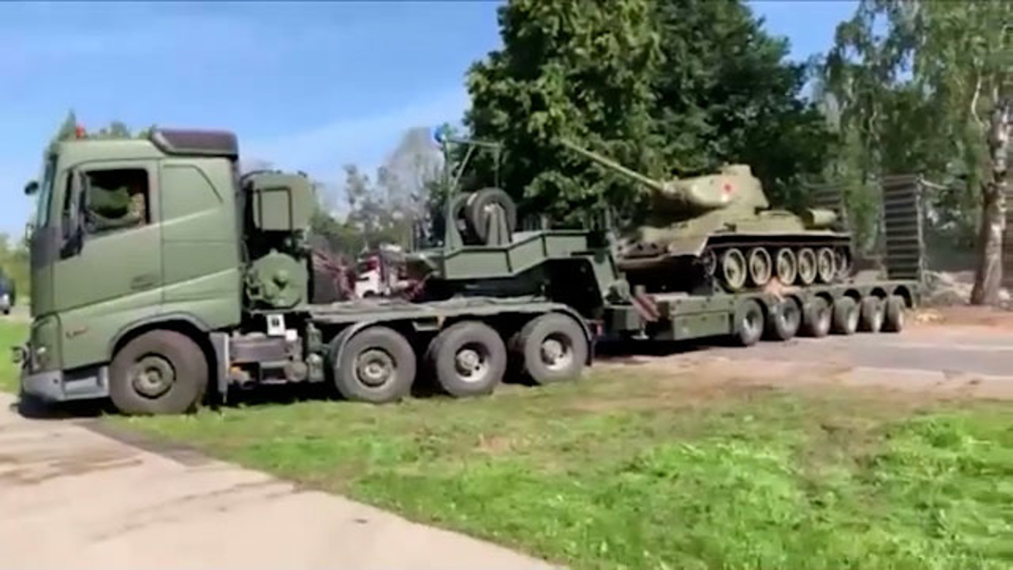 Посольство РФ в Эстонии осудило демонтаж памятника Т-34 в Нарве