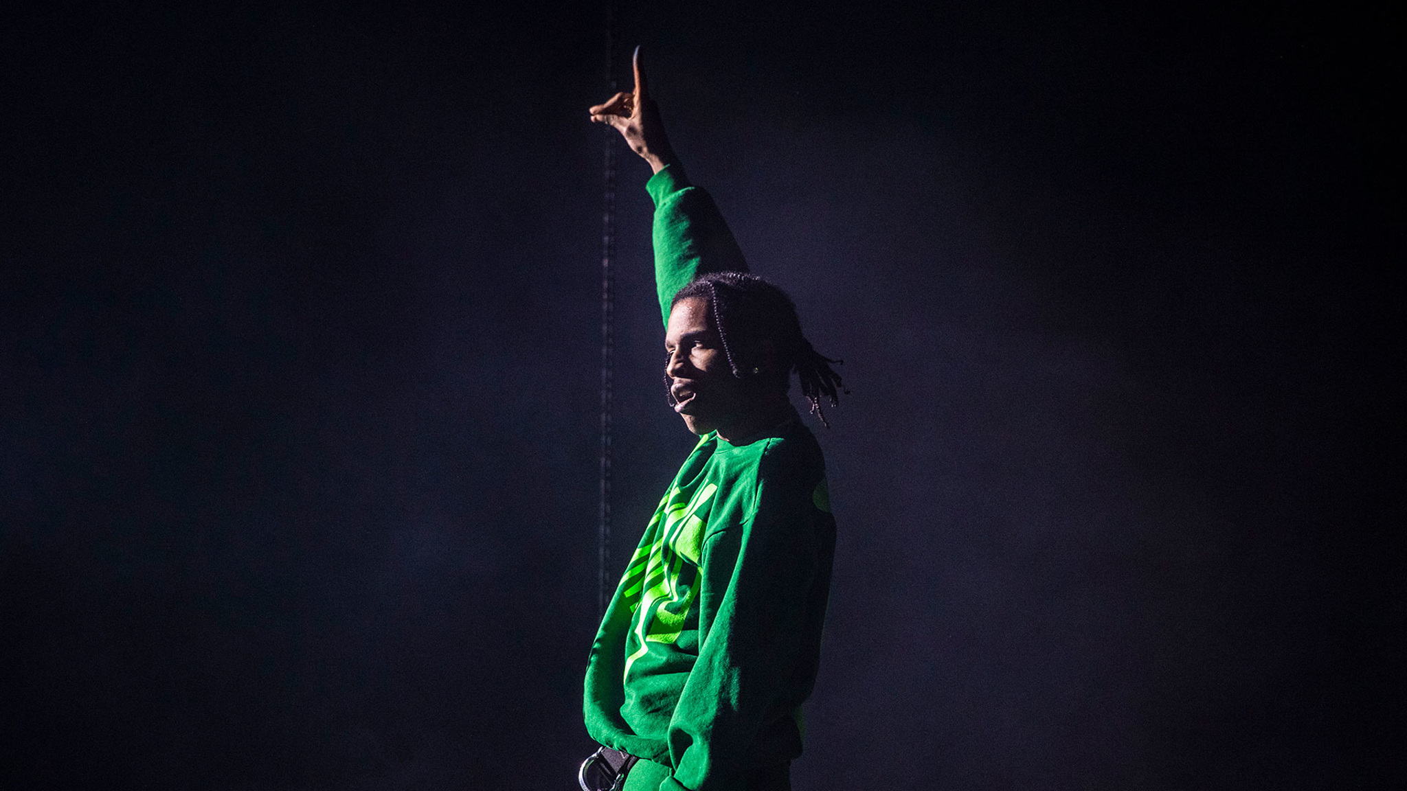 Бойфренду Рианны A$AP Rocky предъявили обвинения в применении оружия