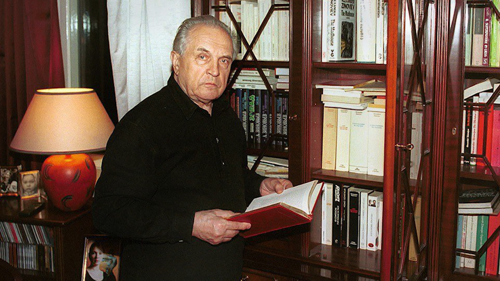 В Иркутске открылась выставка, посвященная жизни ученого и философа Александра Зиновьева