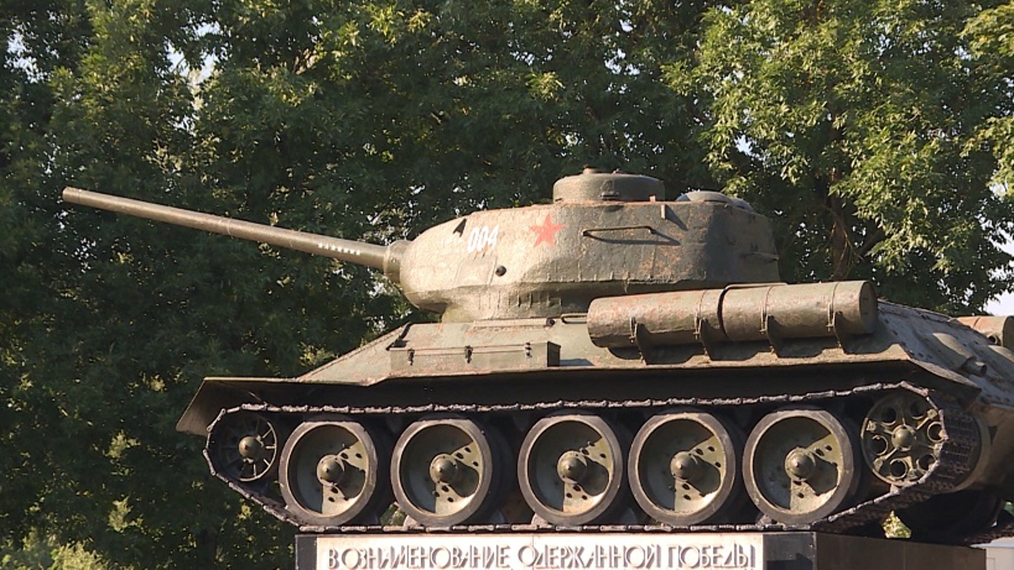 Забрать из Эстонии памятник Танку Т-34 предлагают прихожане местного храма в Дедовичах