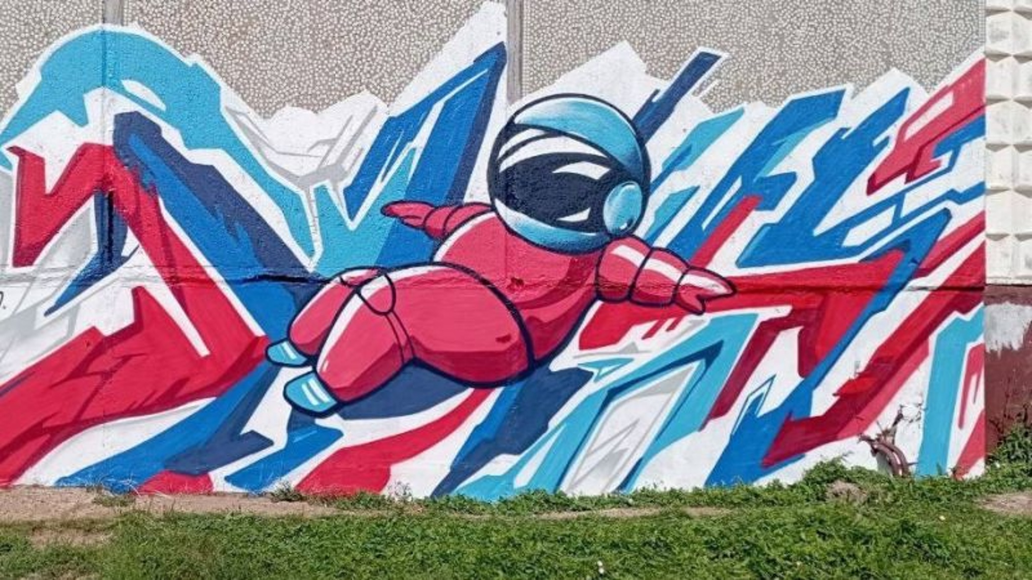 В Кирове появились граффити, посвященные Дню флага