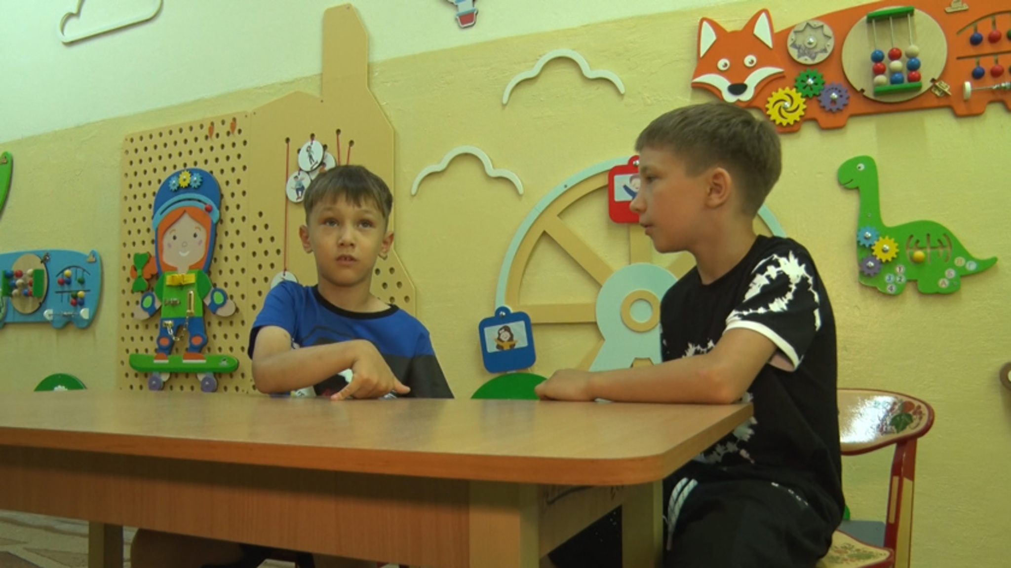"Счастье каждому": братья Эдик и Клим очень нуждаются в родителях