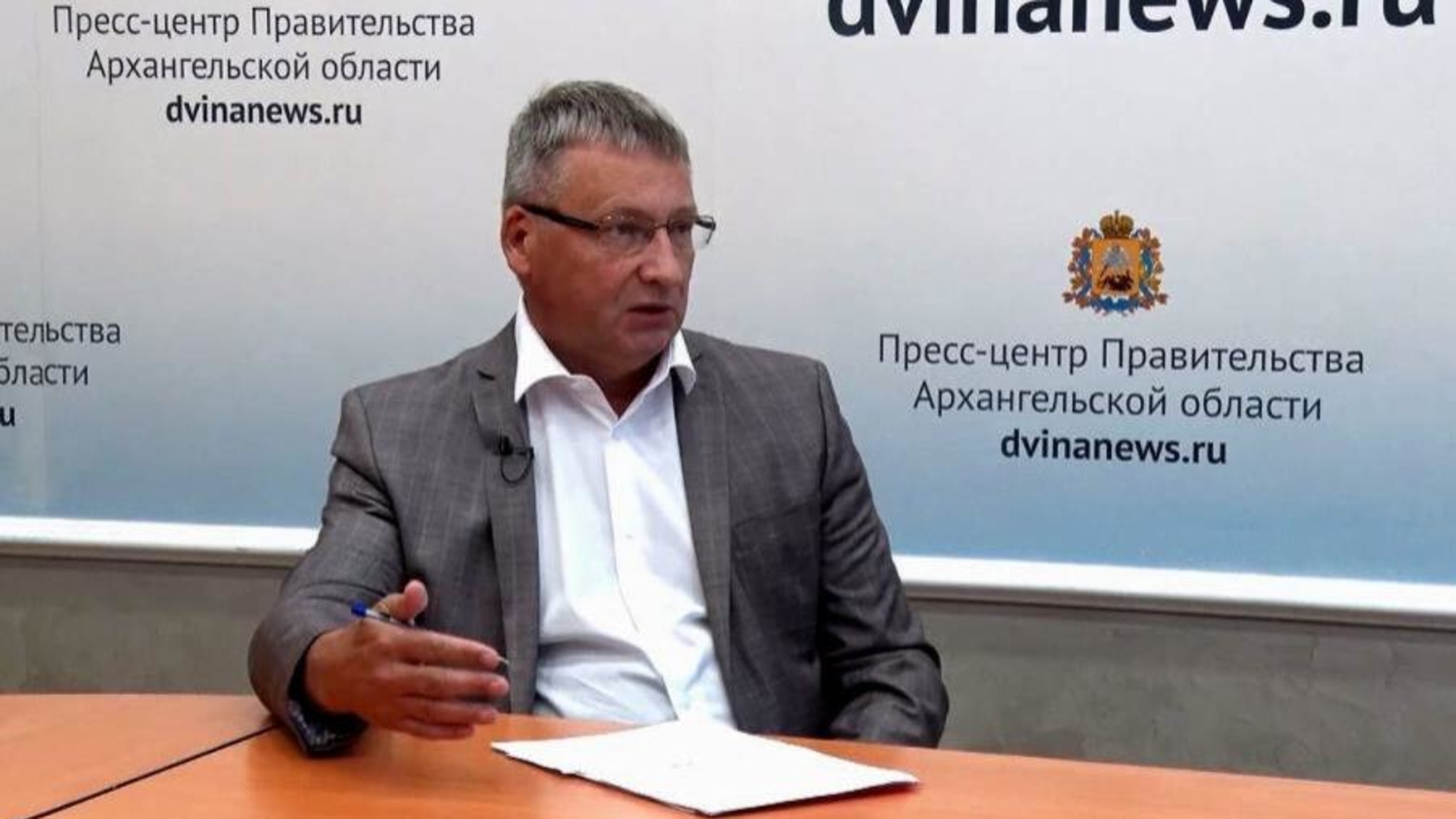 Новый учебный год школьники Поморья начнут с исполнения гимна России и поднятия флага