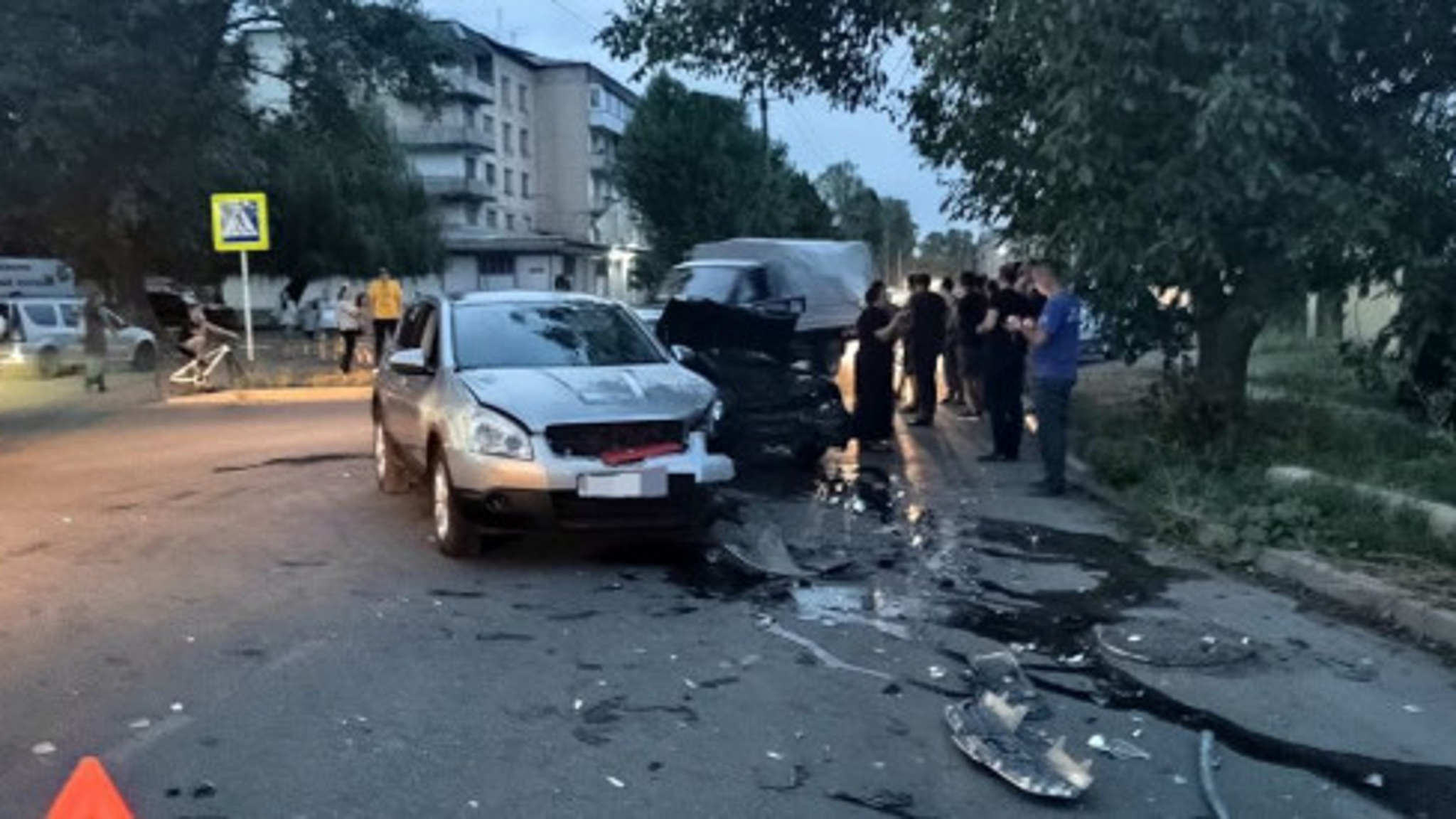 На Ставрополье три человека пострадали в ДТП с участием кроссовера и отечественной легковушки