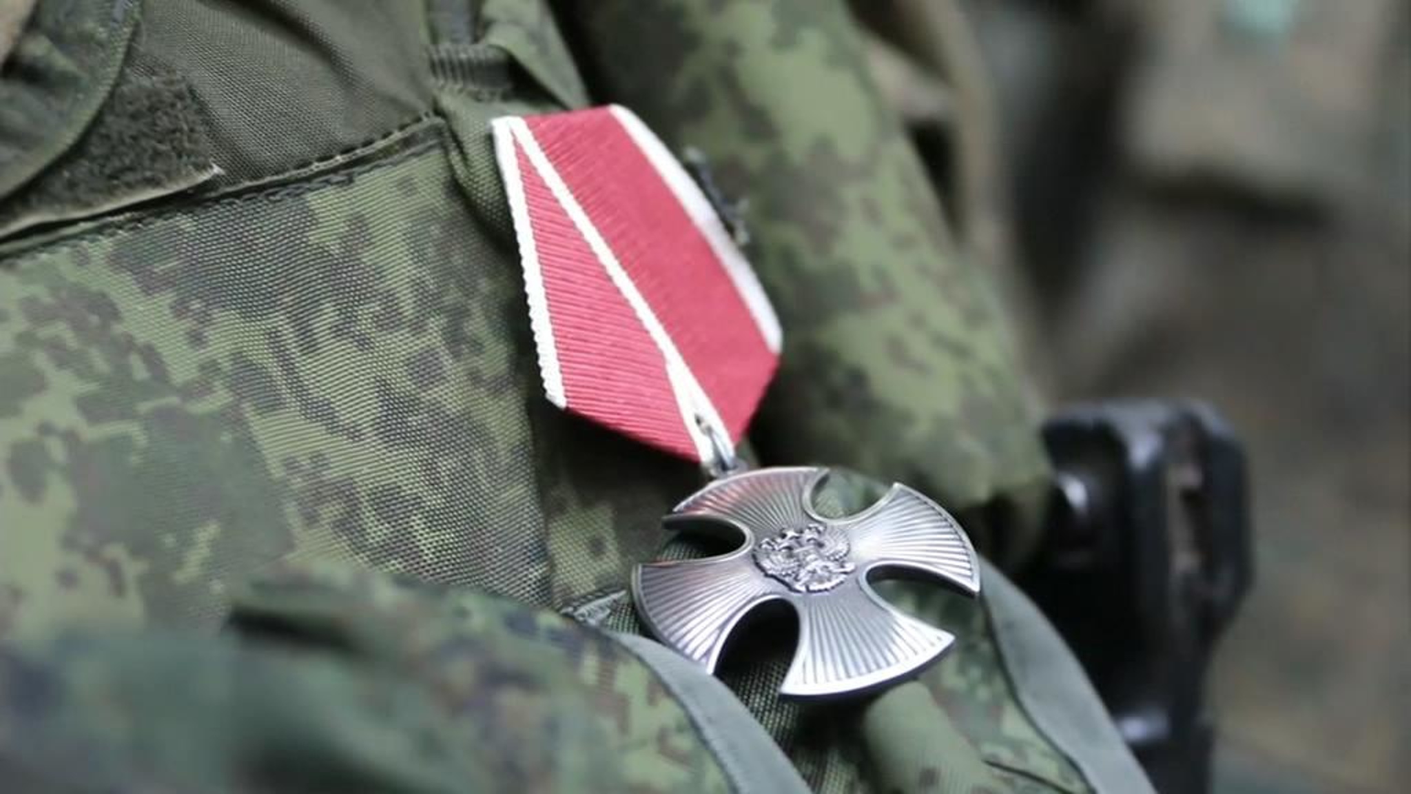 Минобороны показало награждение отличившихся в спецоперации бойцов