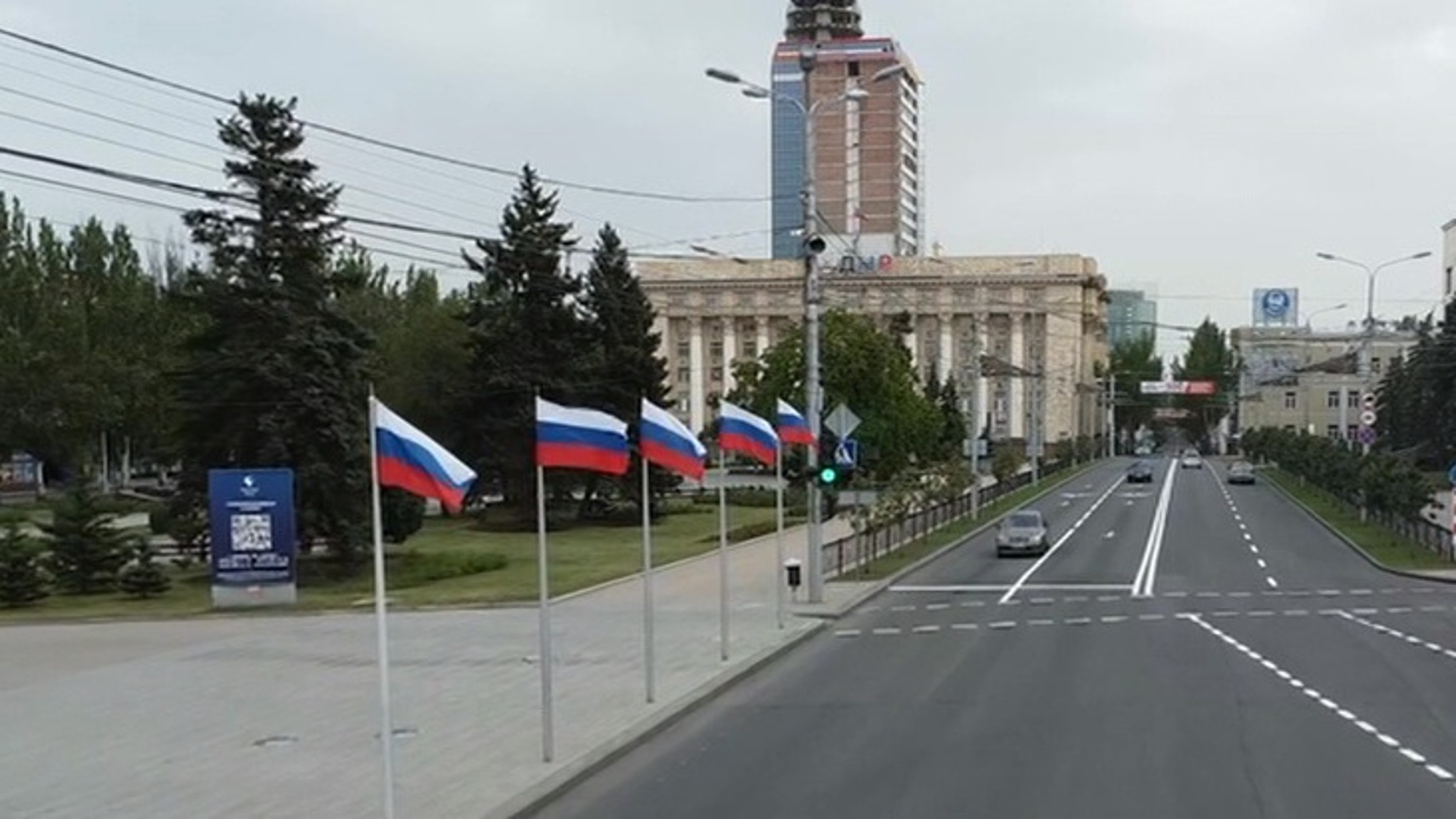 Триколор поднимают над Донбассом и освобожденными территориями