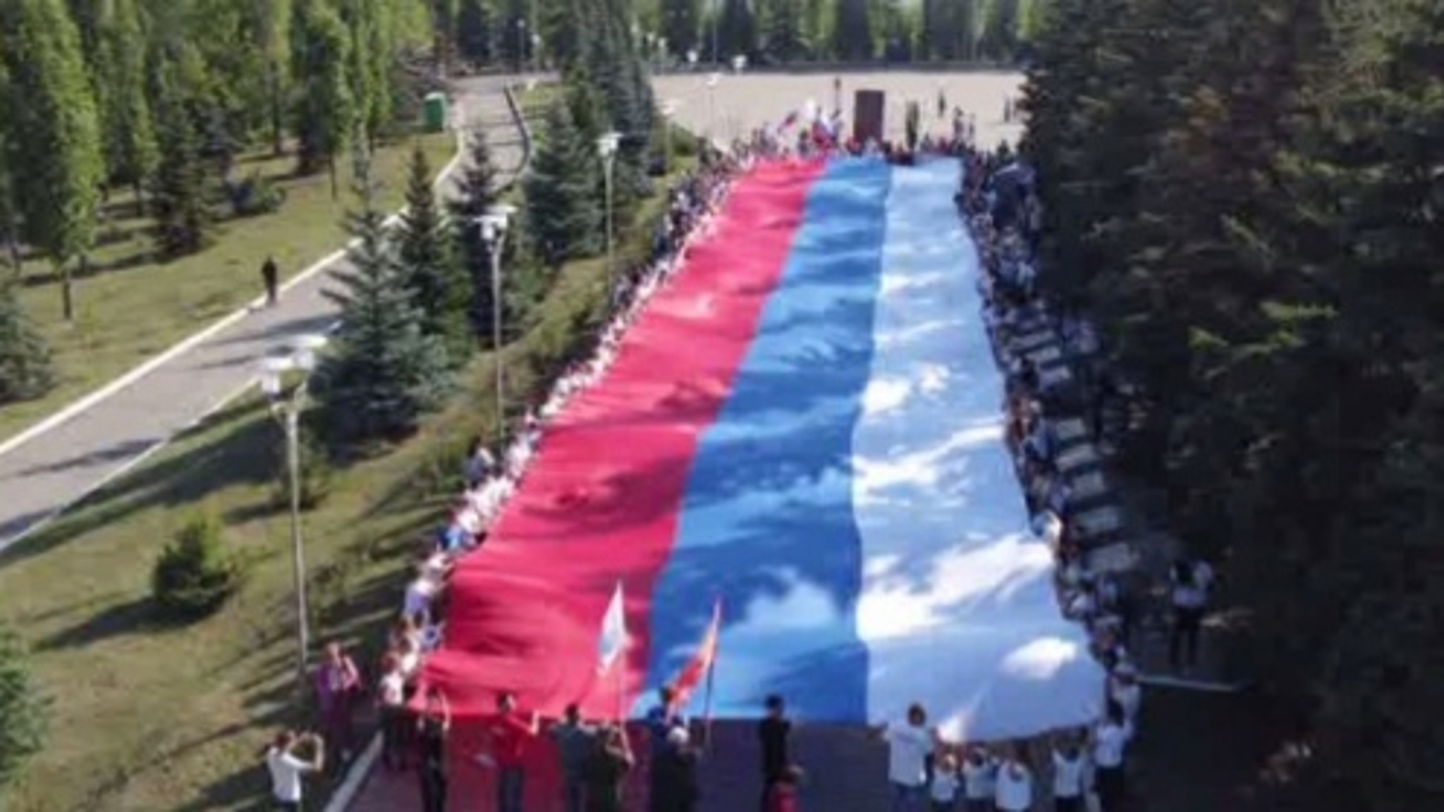 В России отмечается День государственного флага