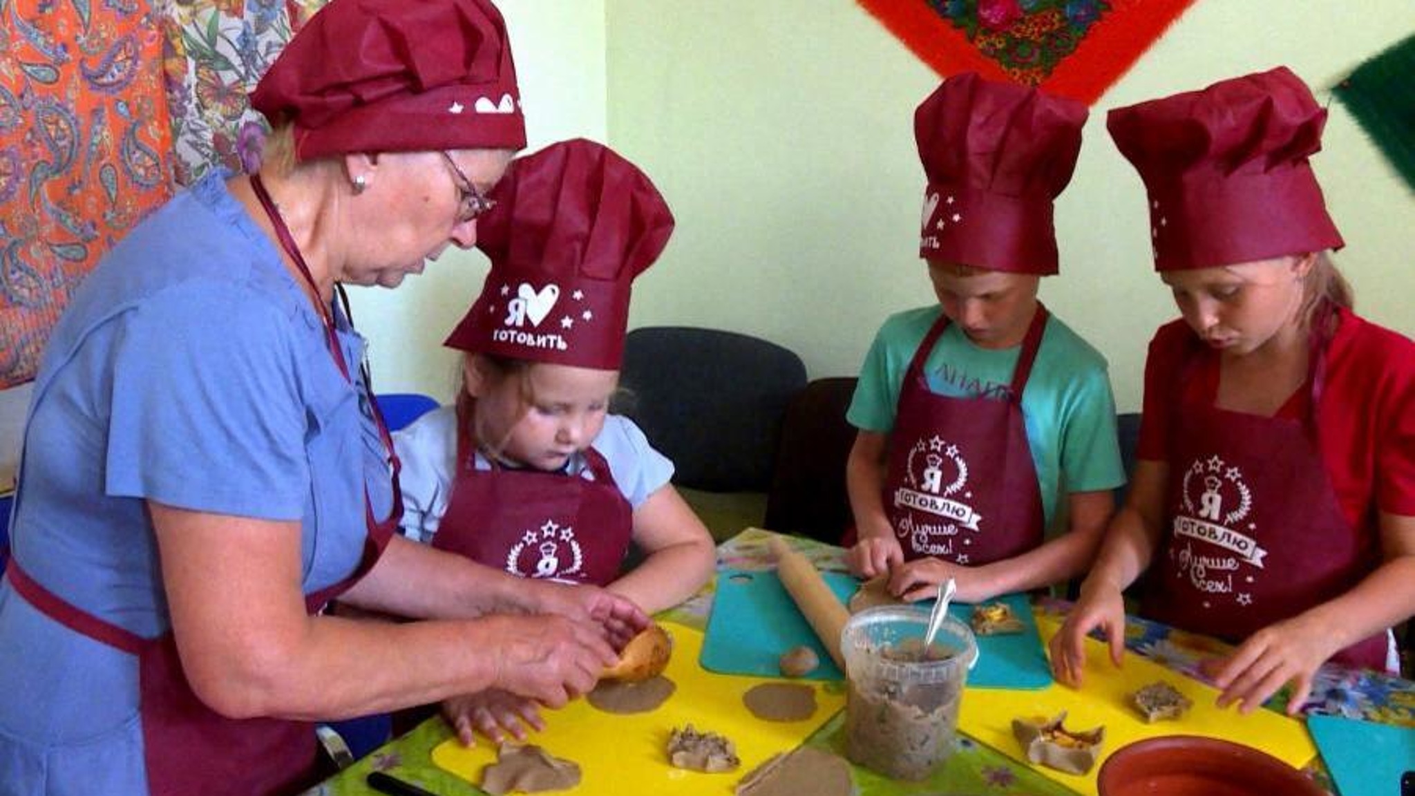 В Кегостровском клубе "Калитка" изучают традиционную северную выпечку