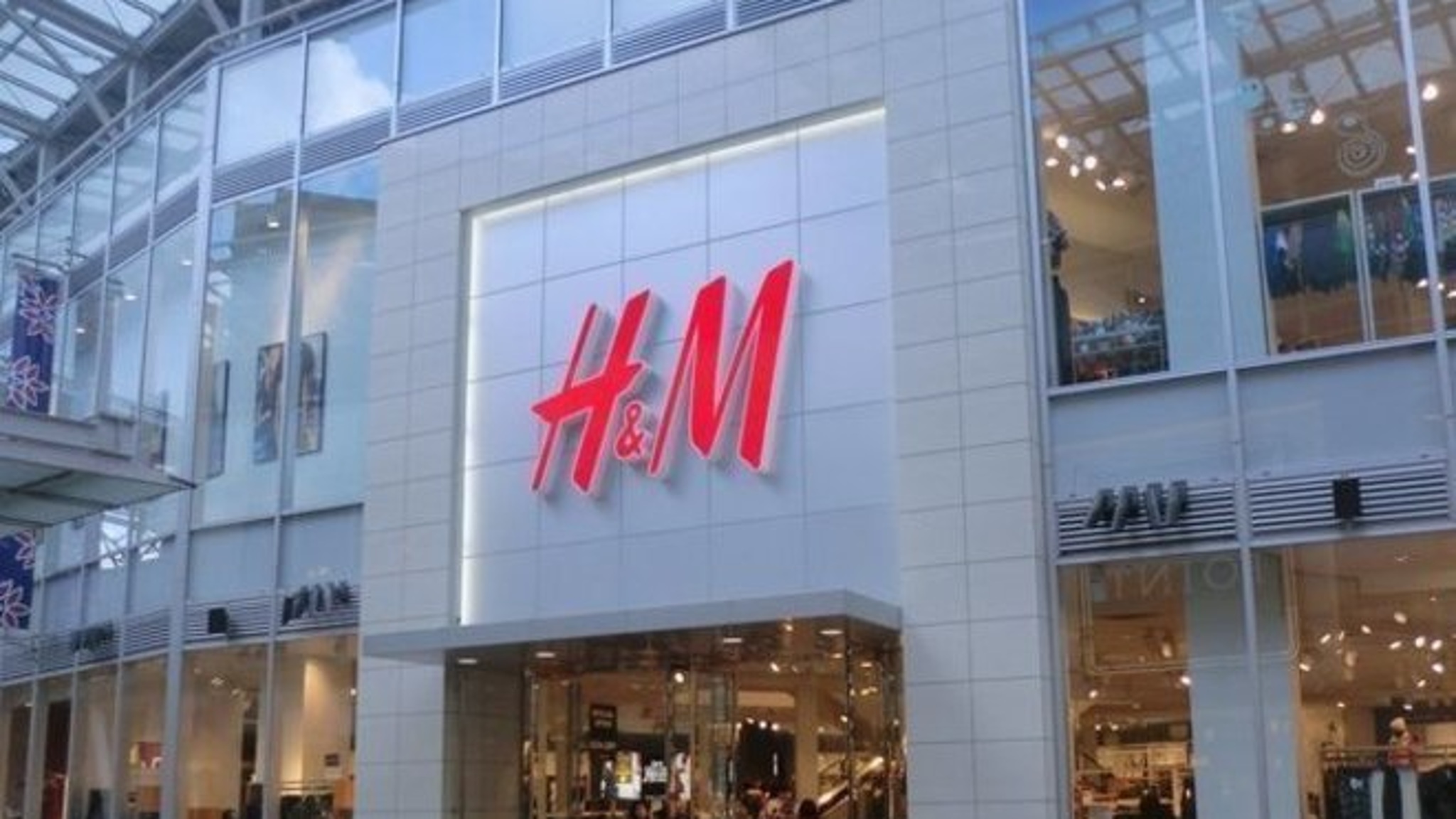 В Казани для финальной распродажи открылись два магазина H&M