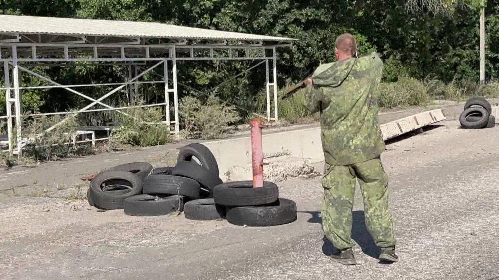 Донецк и окрестности освобождают от варварского оружия
