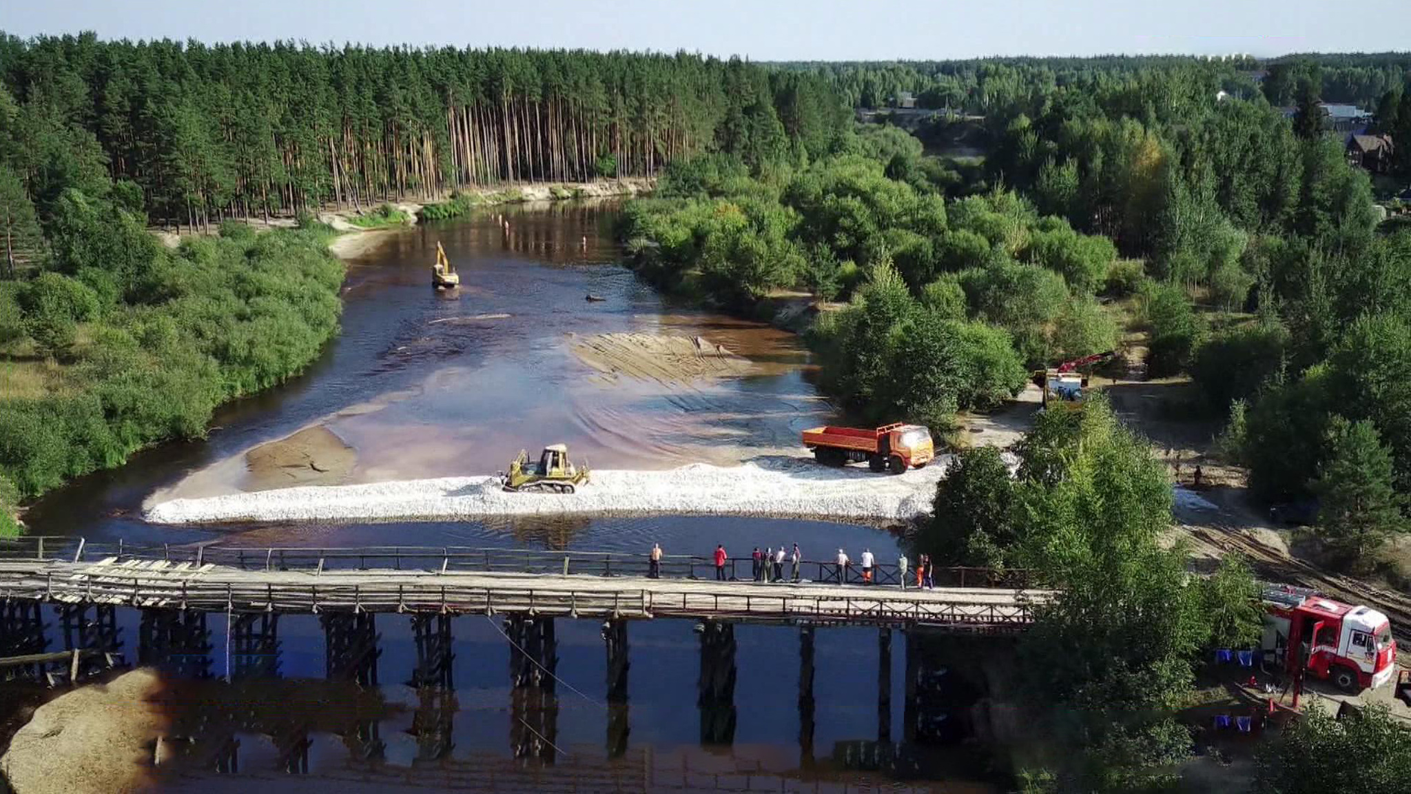 Огонь в Рязанской области подбирается к жилым домам