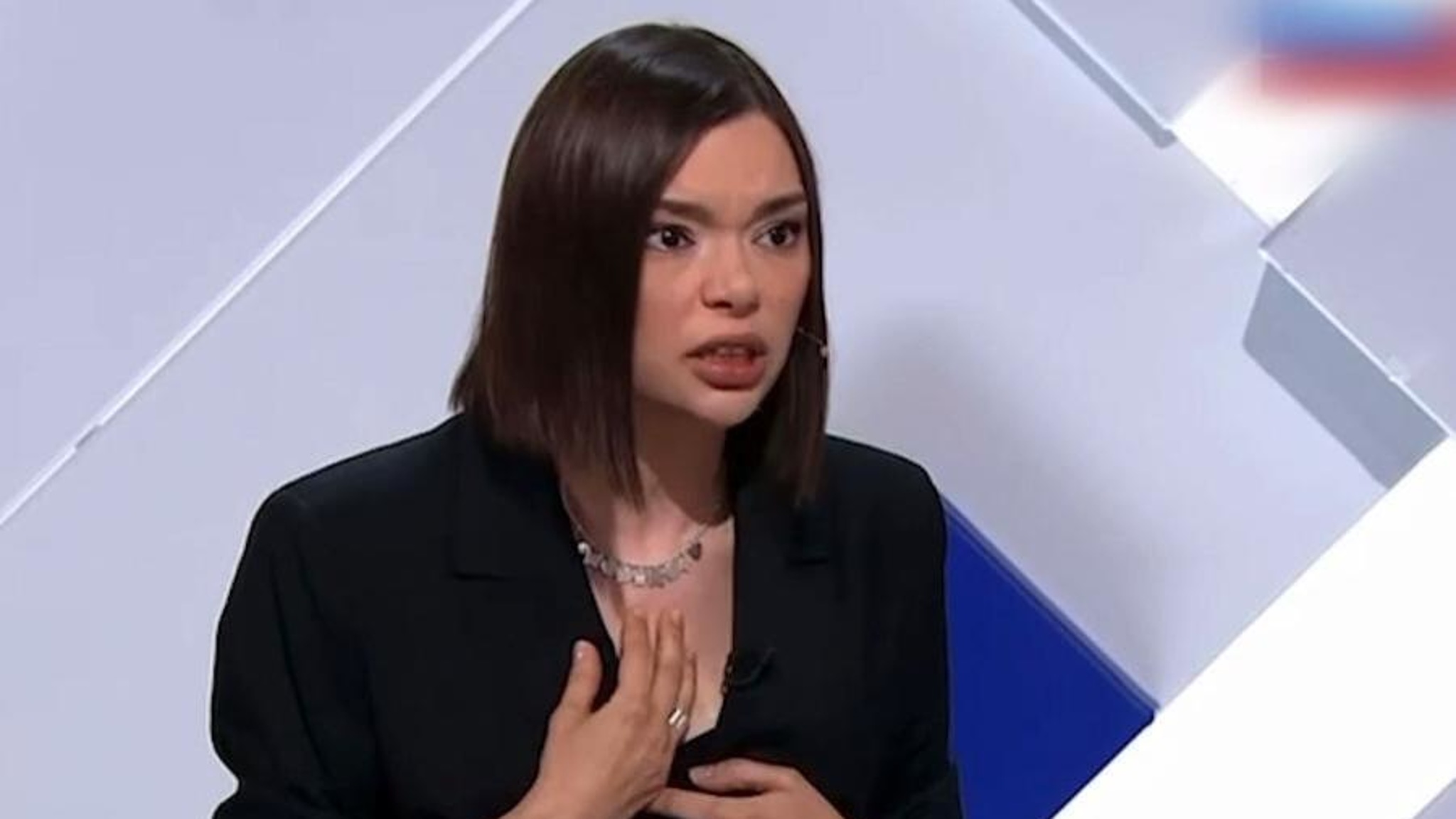 Поэтесса и блогер Анна Ревякина из Донецка в программе "Кто против" рассказала о впечатлениях от поездки в Архангельскую область