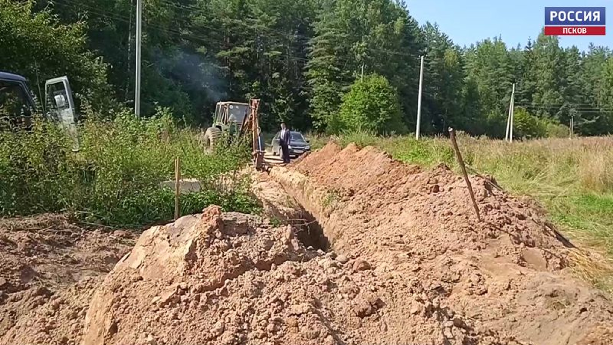 Специалисты начали монтаж водопроводной линии к деревне Тюшкино Пушкиногорского района