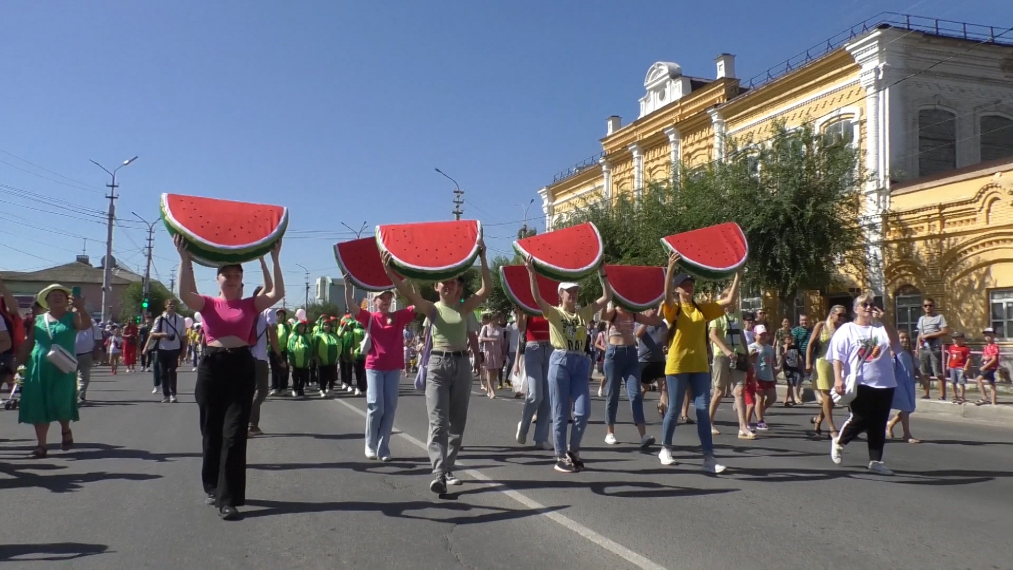 Тысячи гостей собрал арбузный фестиваль в Камышине