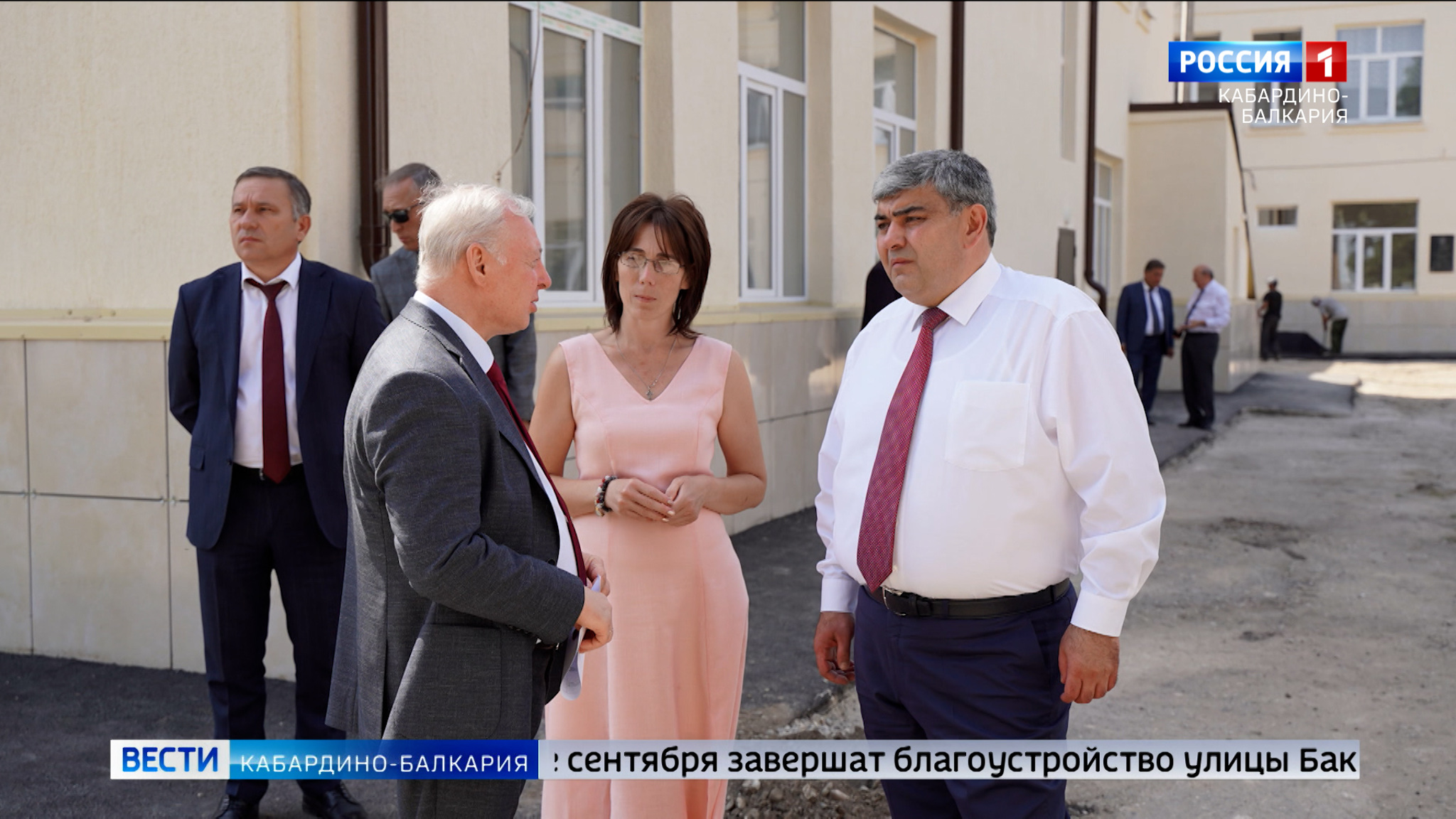 Казбек Коков проинспектировал ремонт школ и объектов инфраструктуры в Баксане и Прохладном