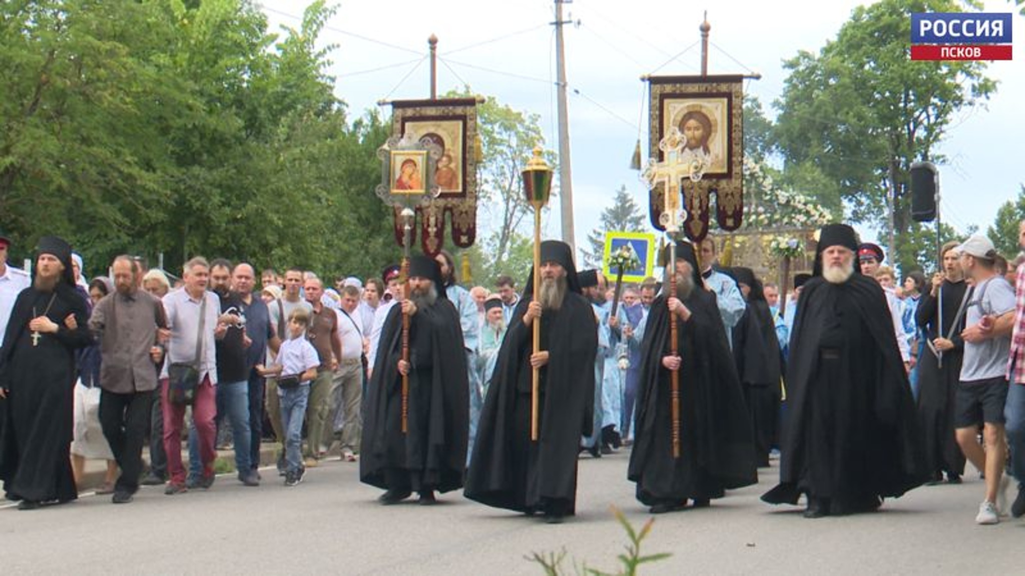 В Псково-Печерском монастыре прошло торжественное богослужение в честь Успения Богородицы
