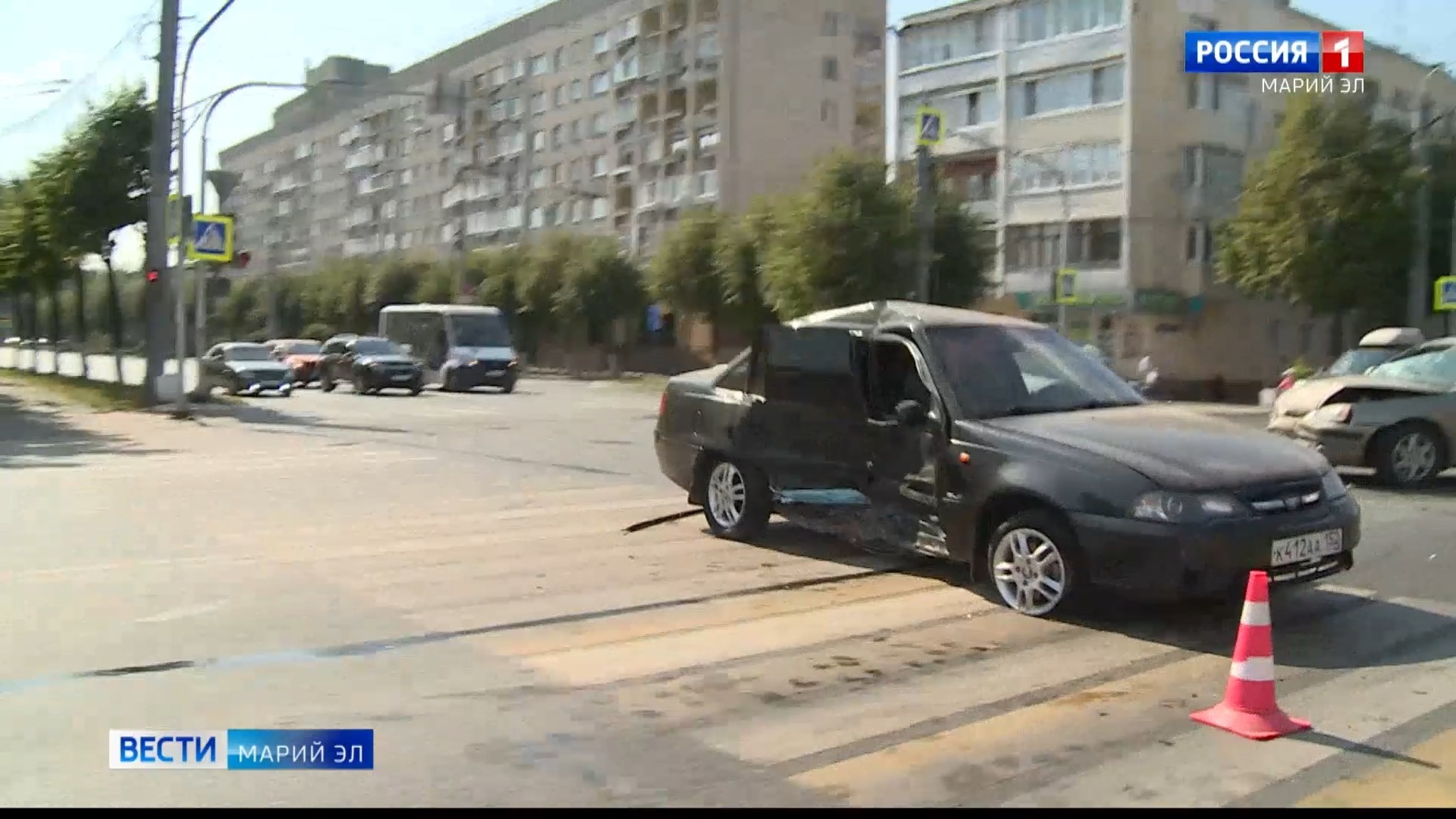 В центре Йошкар-Олы во время манёвра Daewoo Nexia врезался в Hyundai