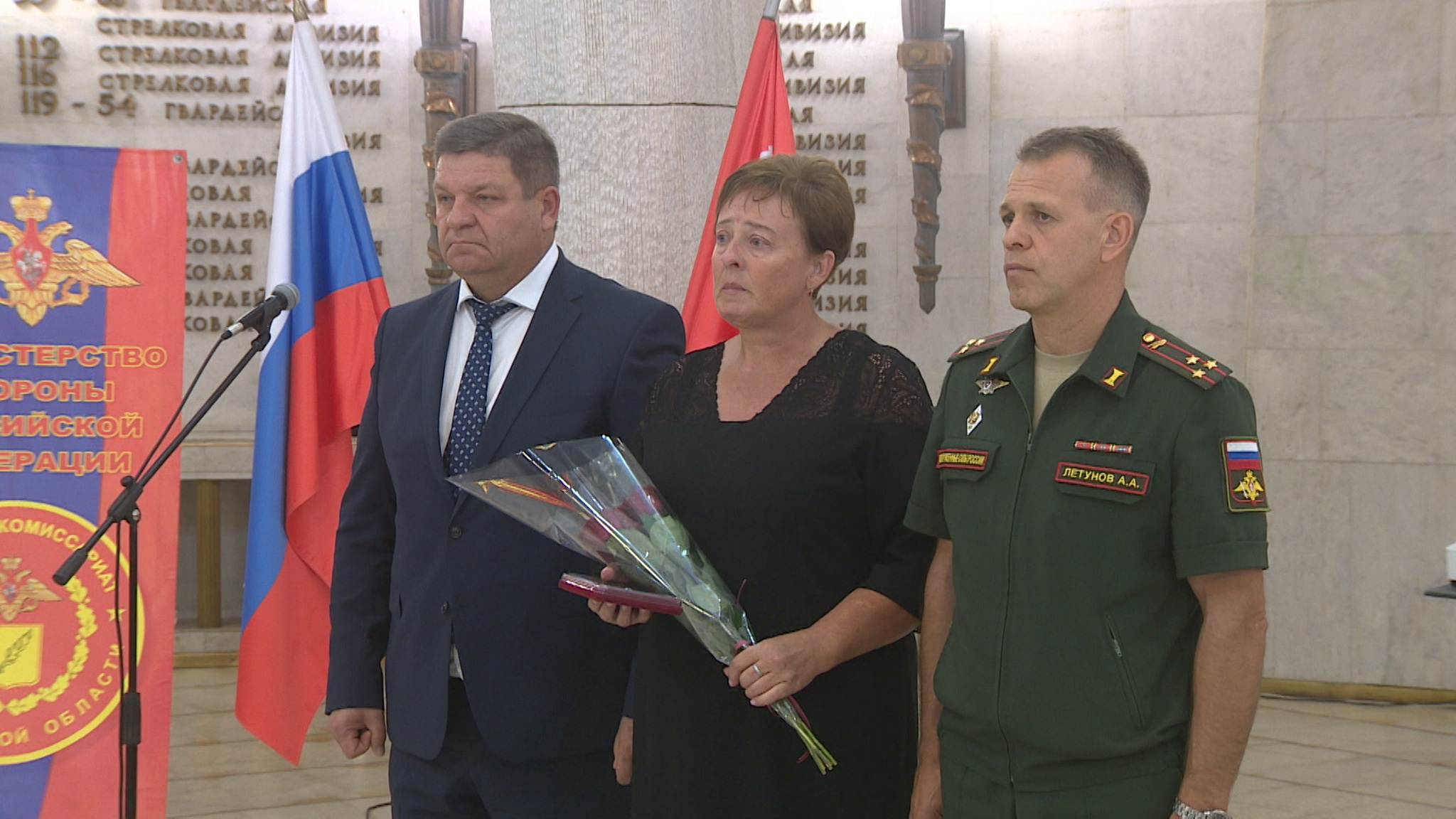 В Волгограде семьям погибших десантников передали ордена Мужества