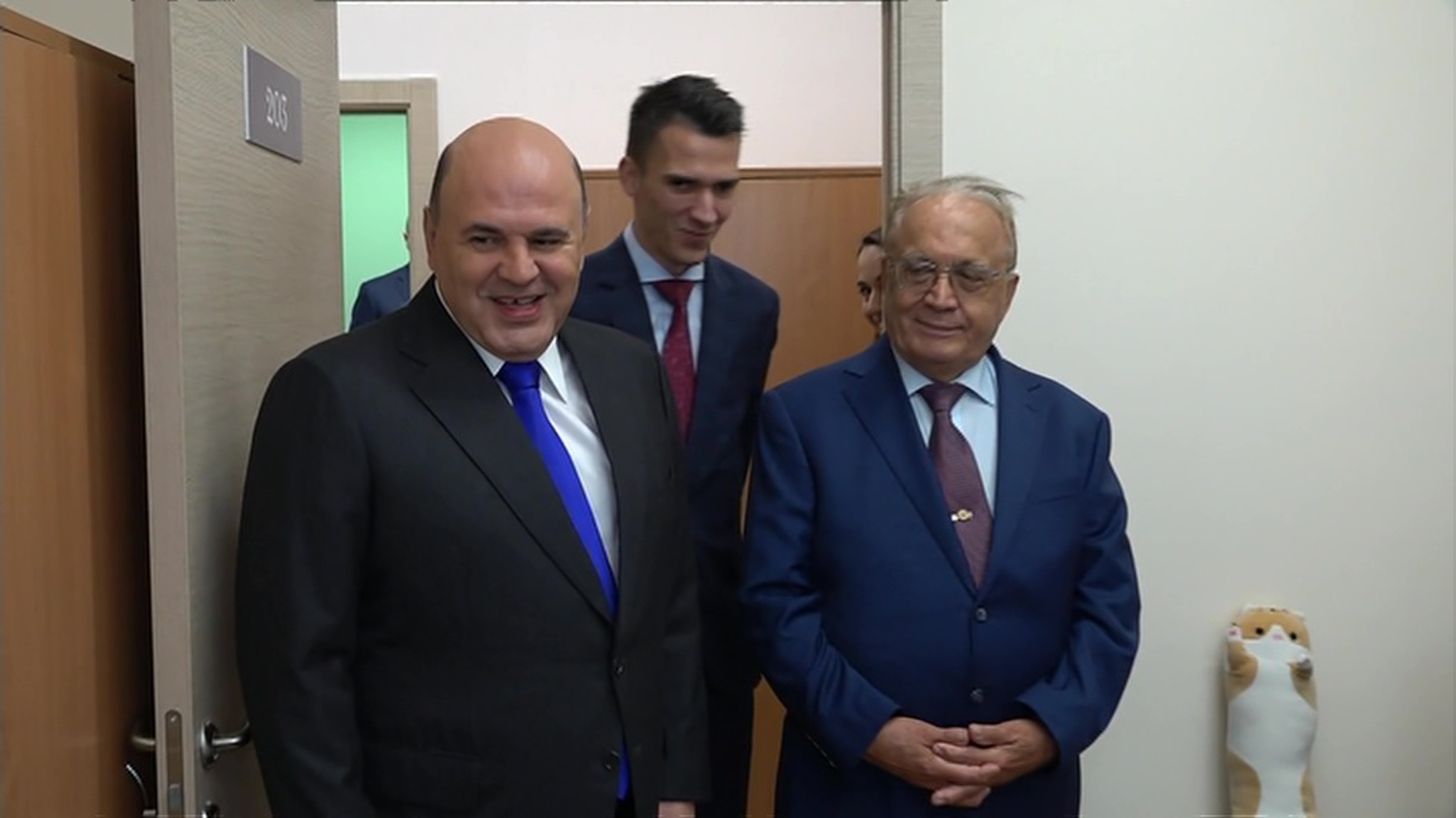 Мишустин осмотрел новый кампус школы-интерната при МГУ