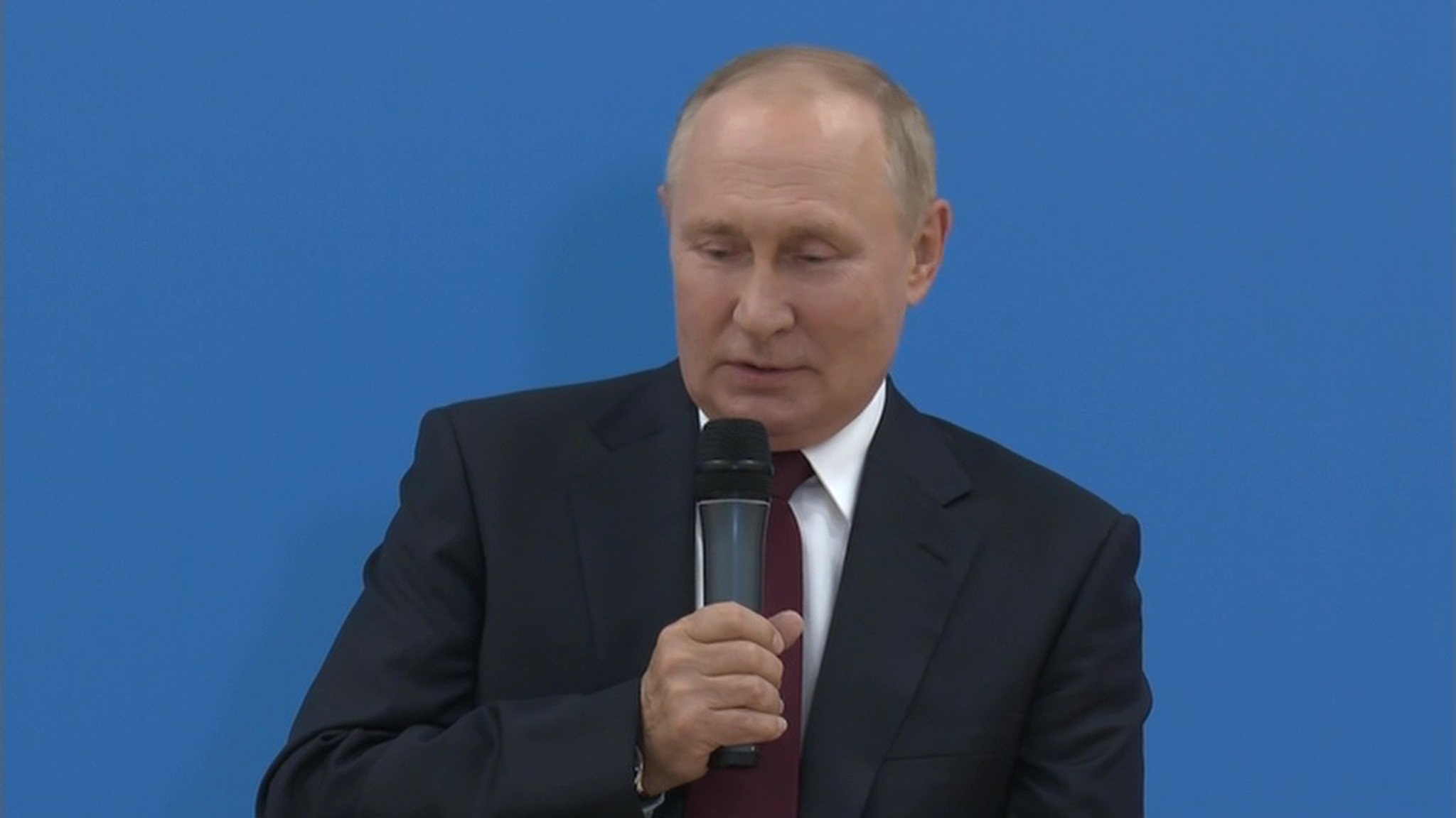 Каждый шаг должен быть направлен на укрепление страны, рассказал Путин на уроке