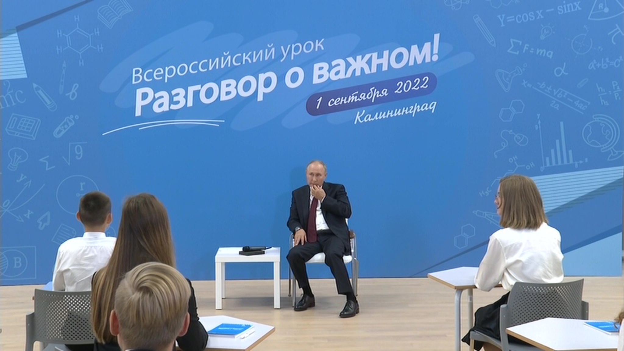 Киевские власти начали войну против соотечественников, напомнил президент
