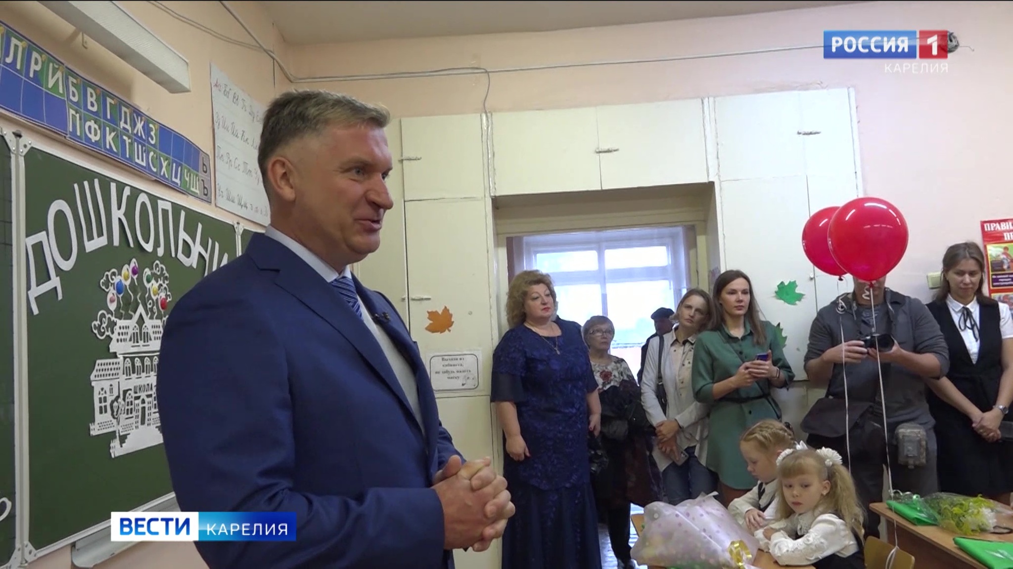 В Кондопоге школьников поздравил управляющий директор Кондопожского целлюлозно-бумажного комбината